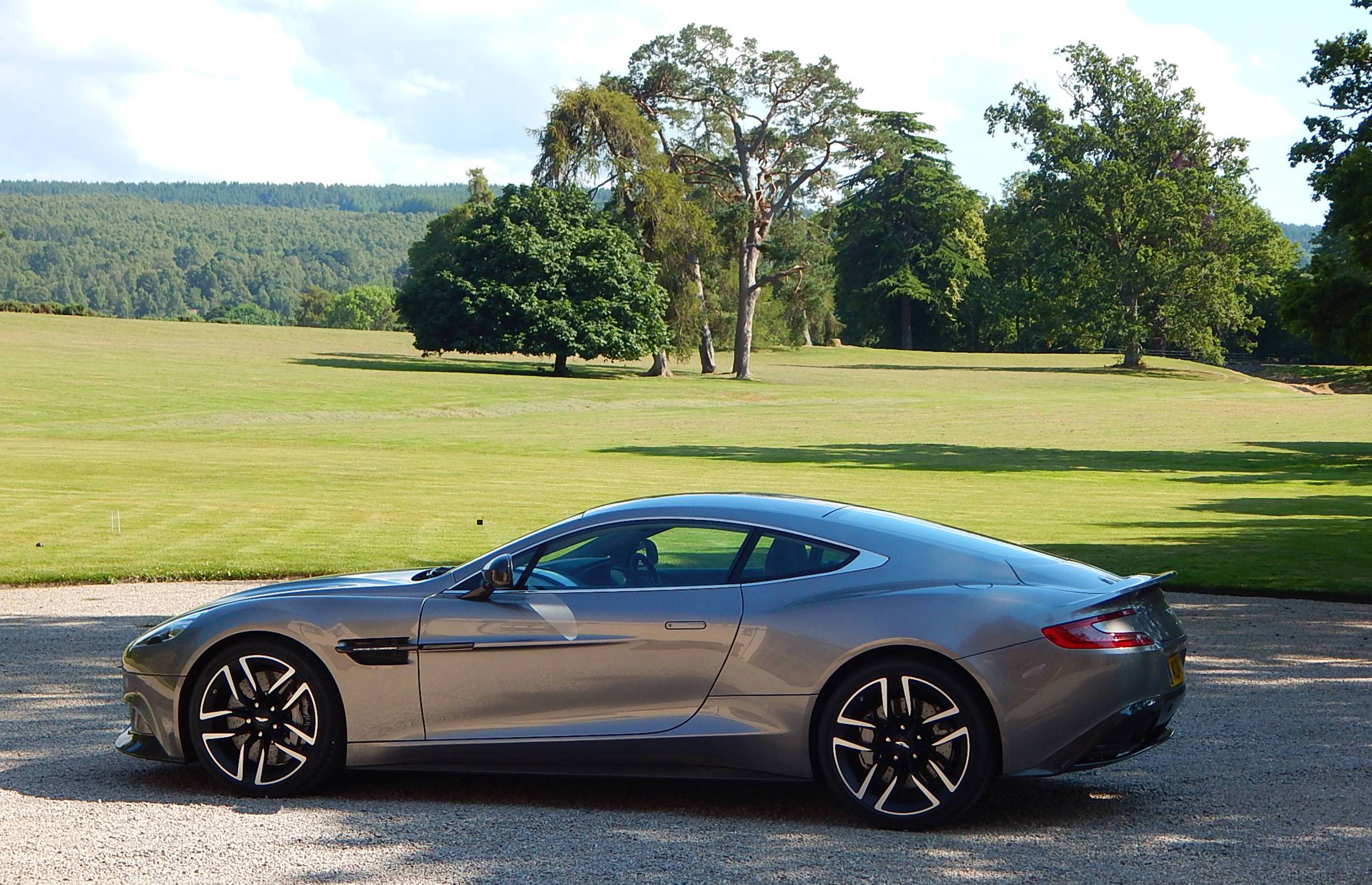 2015 Aston Martin Vanquish Awesome Wallpapers