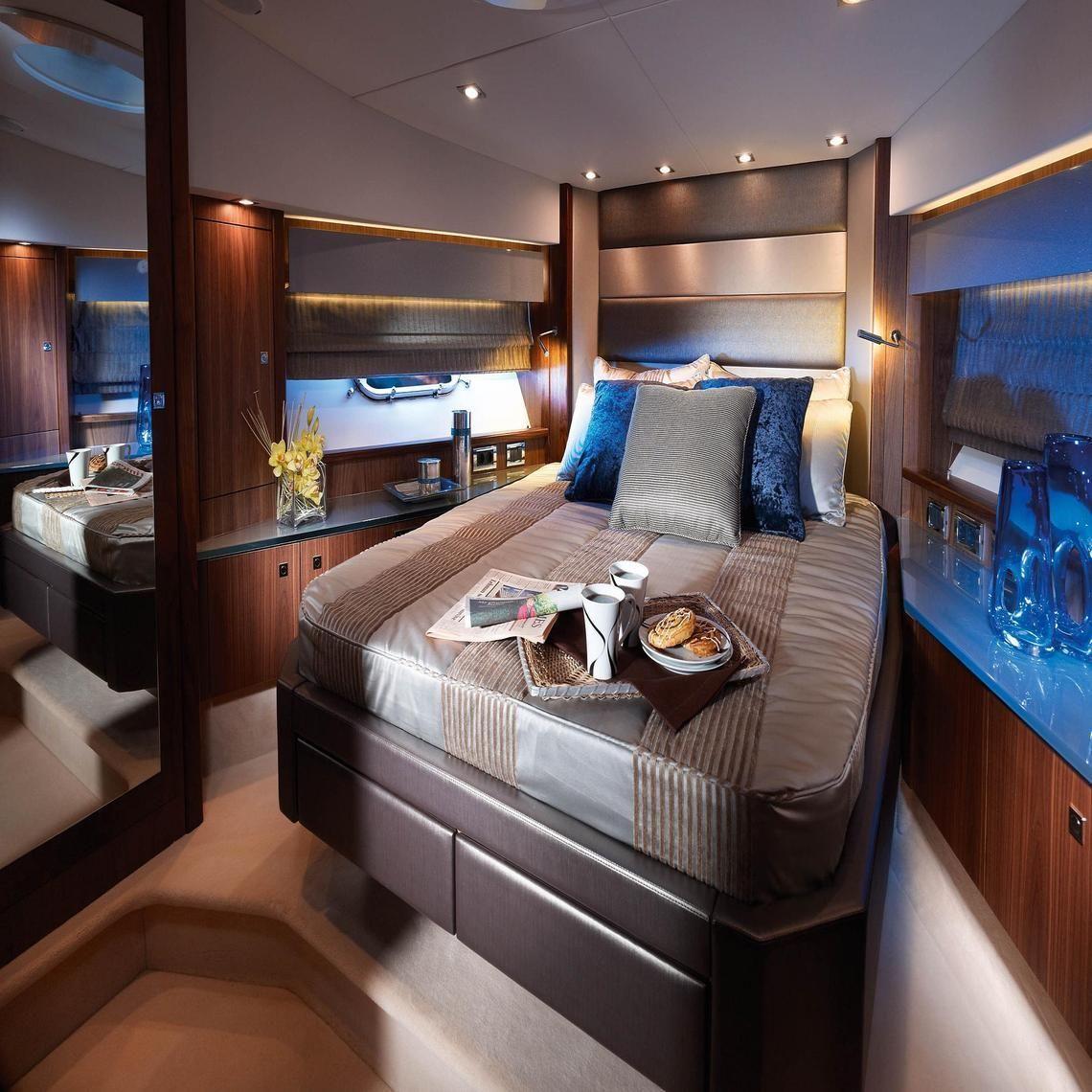 LUXURY YACHT BEDROOM