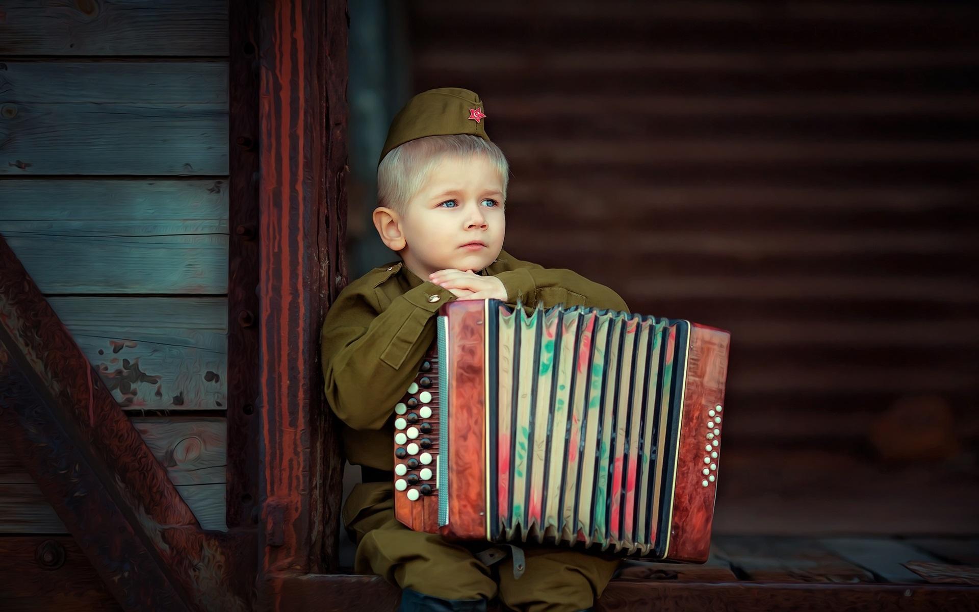 Wallpapers Little soldier, cute boy, accordion HD Picture