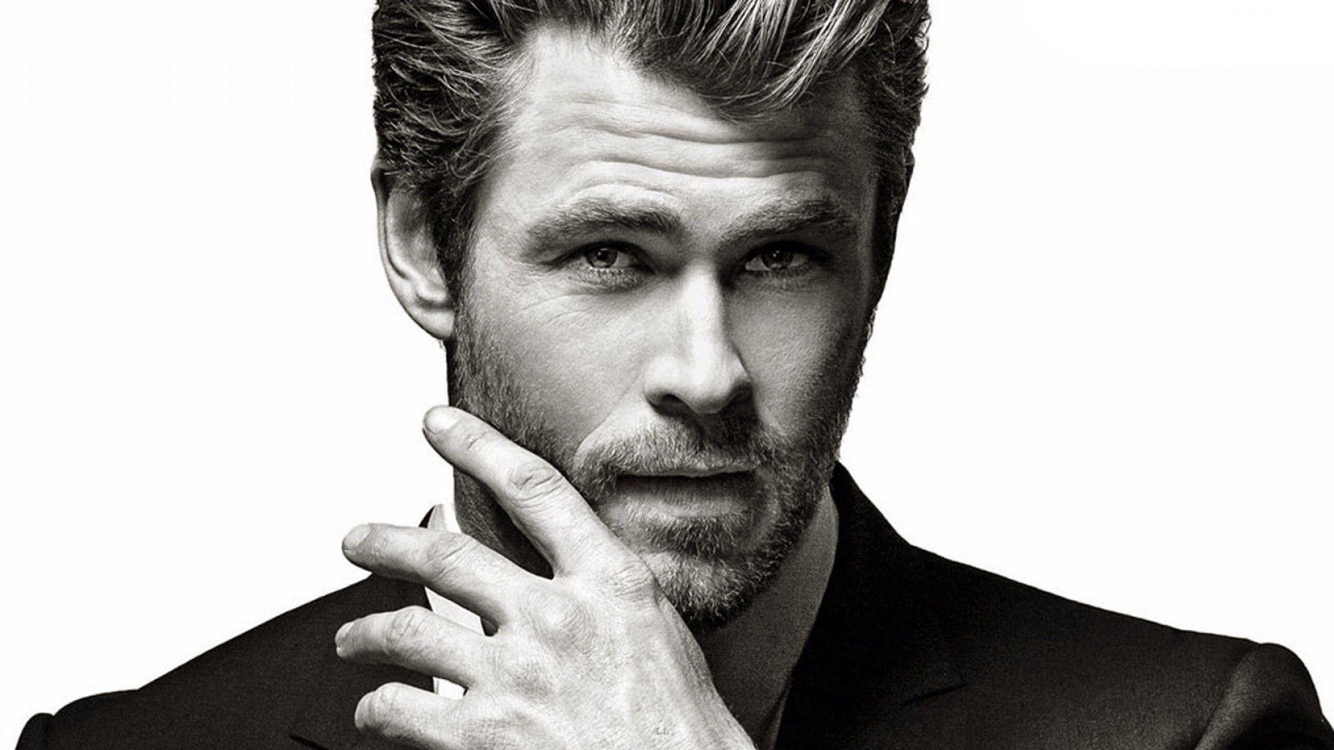 Chris Hemsworth Desktop Wallpapers