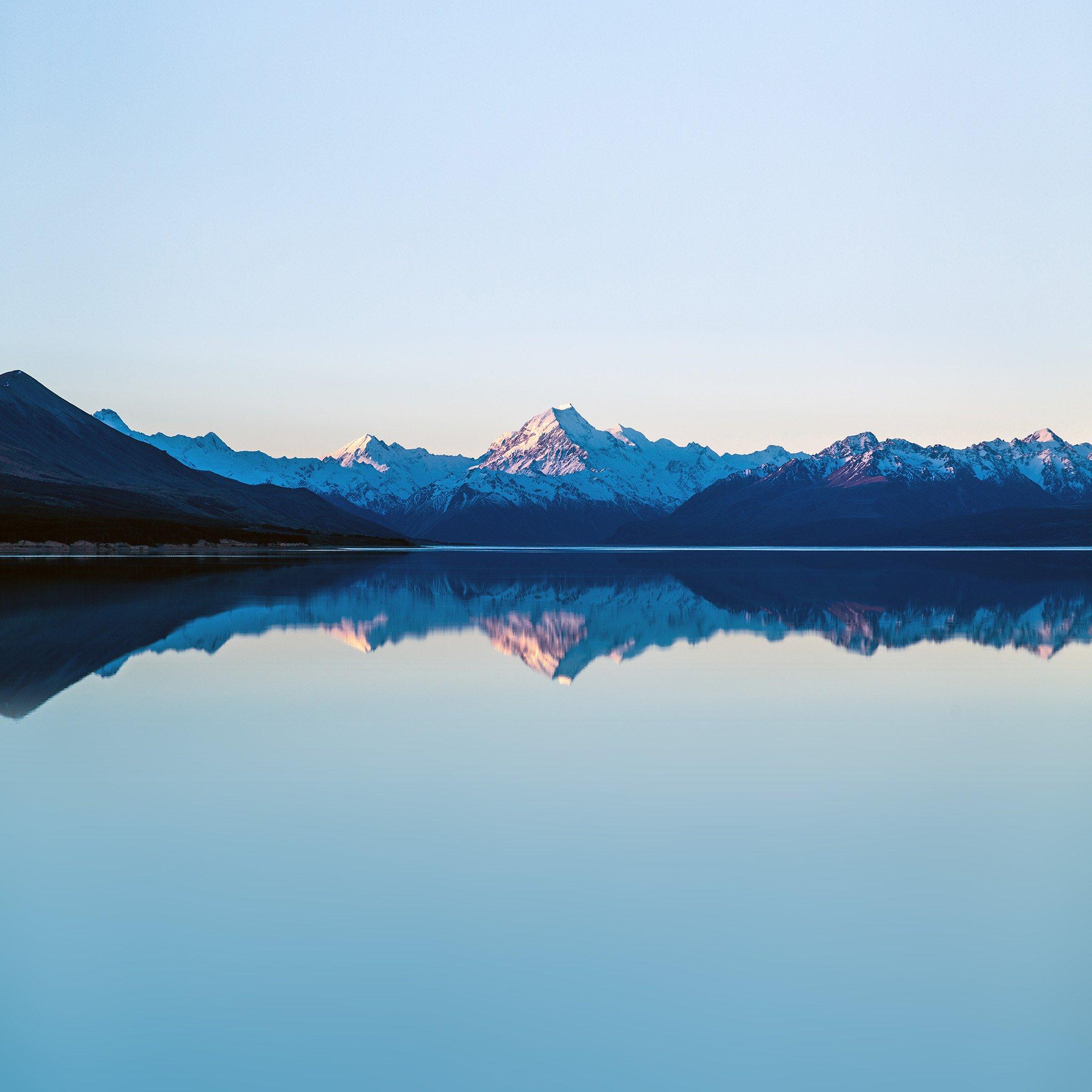 Reflection Lake Blue Mountain Water River Nature iPad Air/Pro