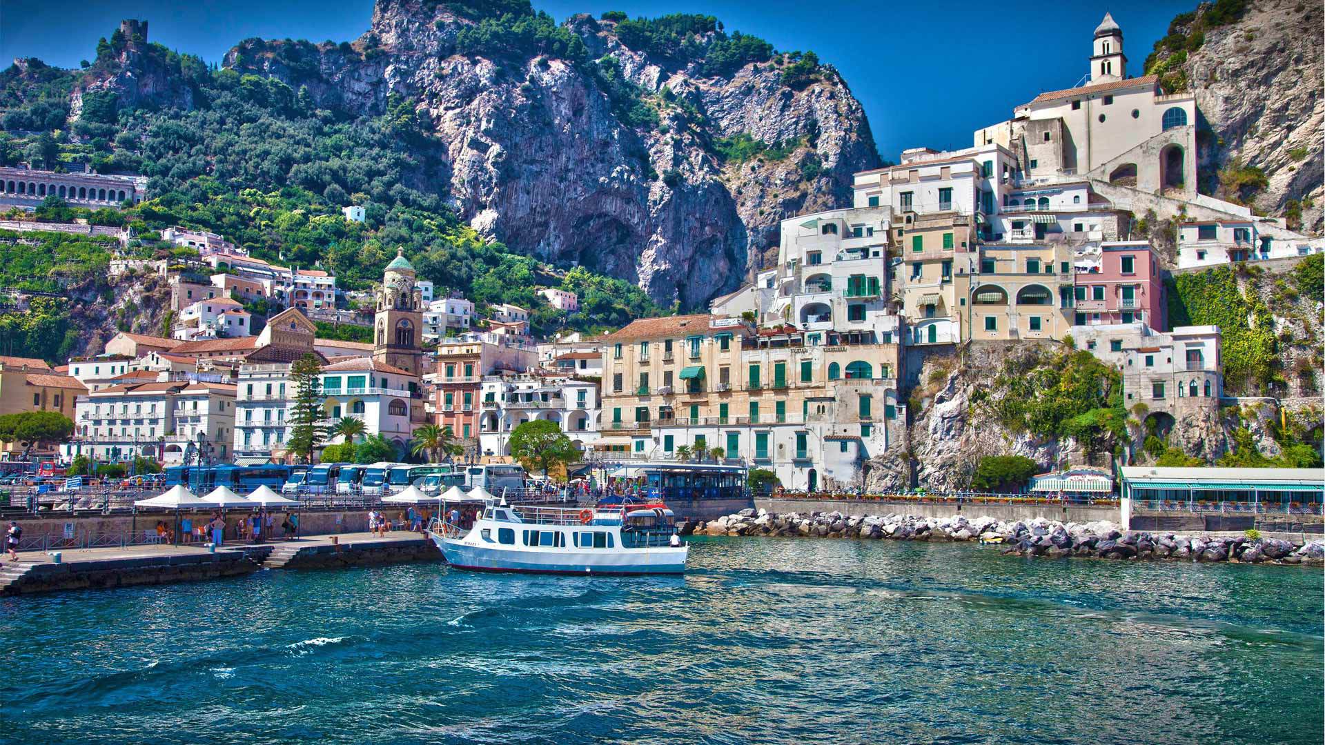 At the pier at a resort in Amalfi, Italy wallpapers and image