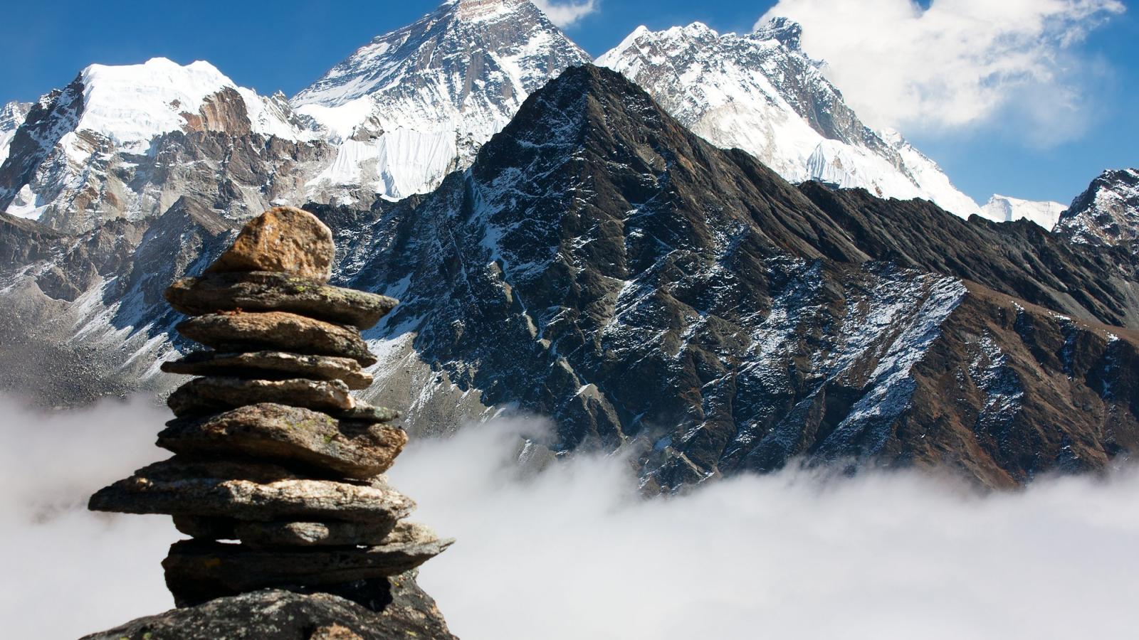 1 Mount Everest + nice wallpapers