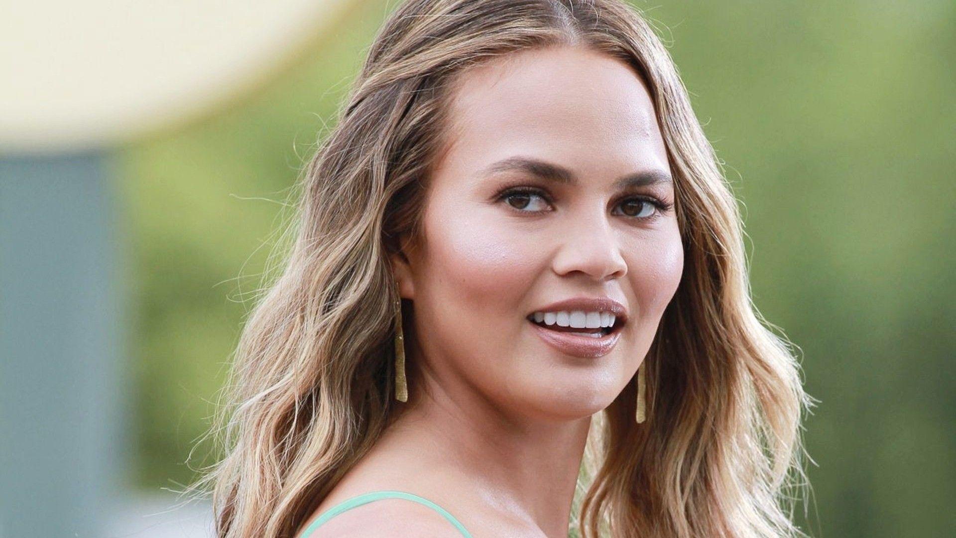 Chrissy Teigen HD Wallpapers