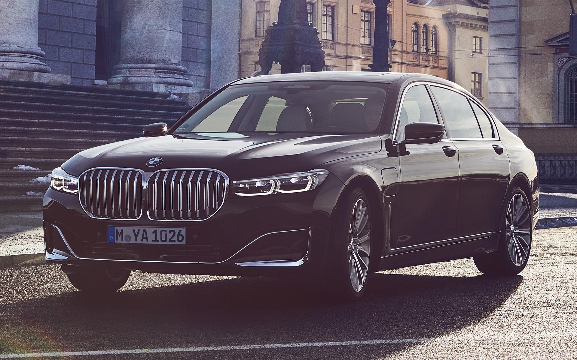 2019 BMW 7 Series Plug