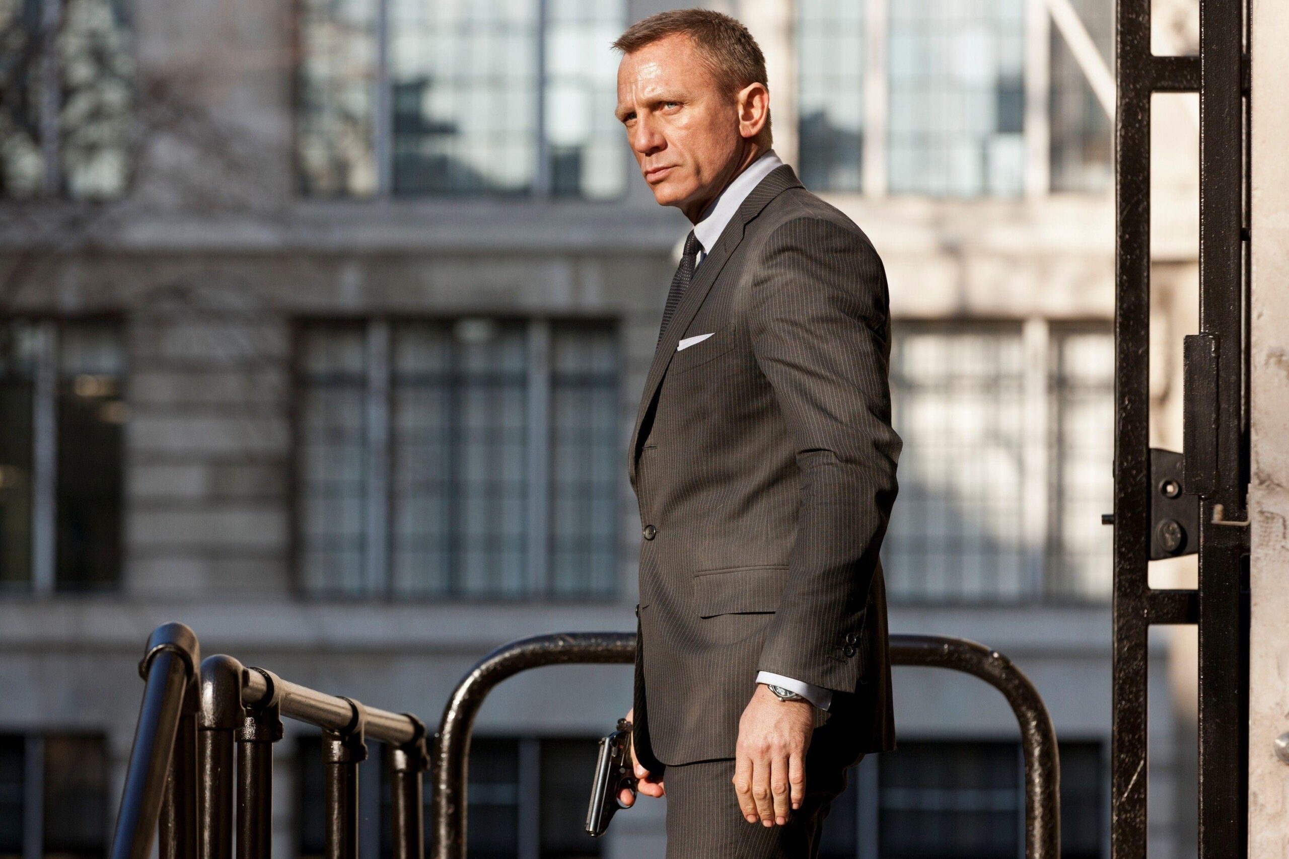 Daniel Craig Wallpapers Free Download HD Hollywood Celebrities Image