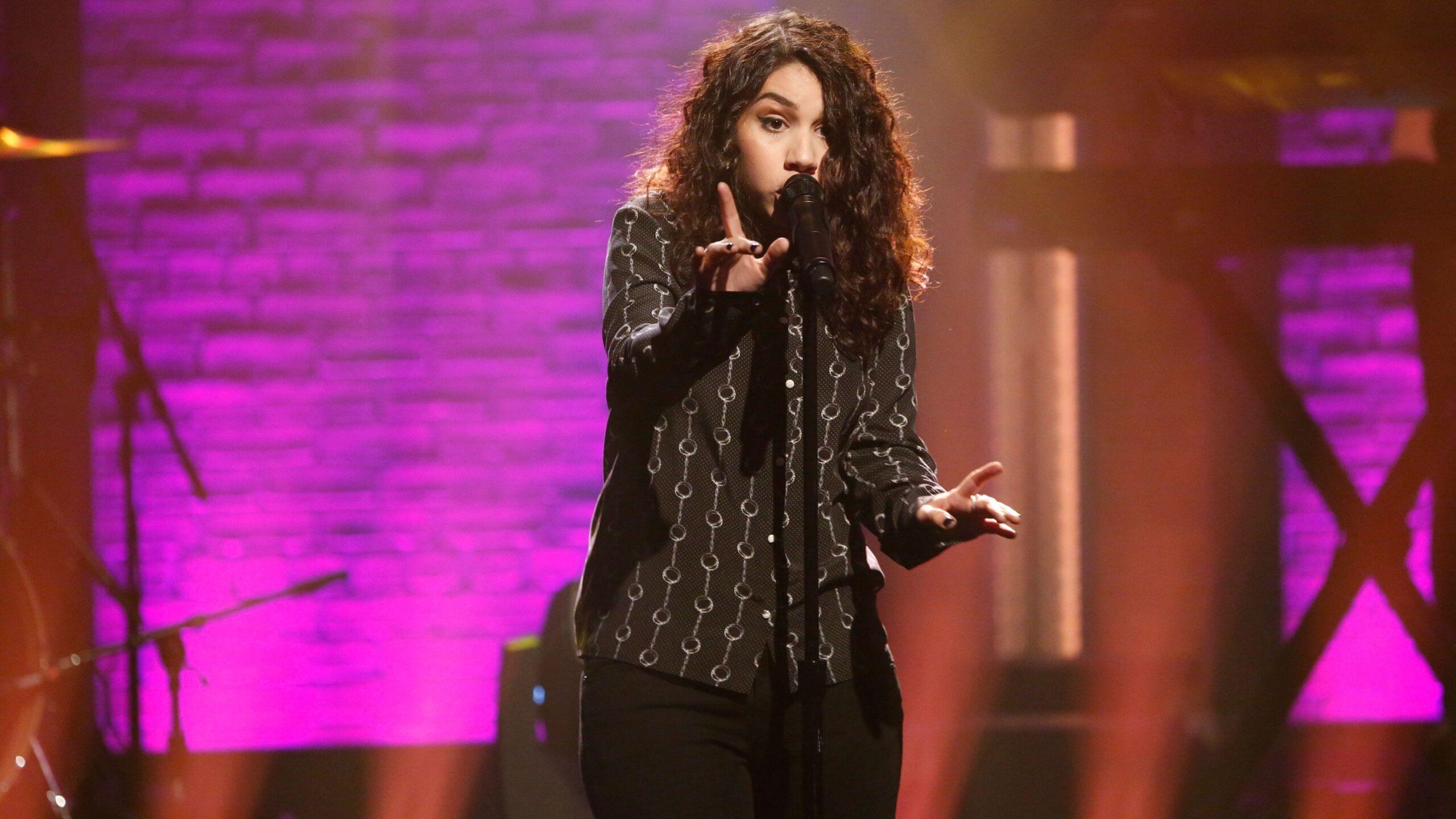 Alessia Cara Wallpapers HD Collection For Free Download