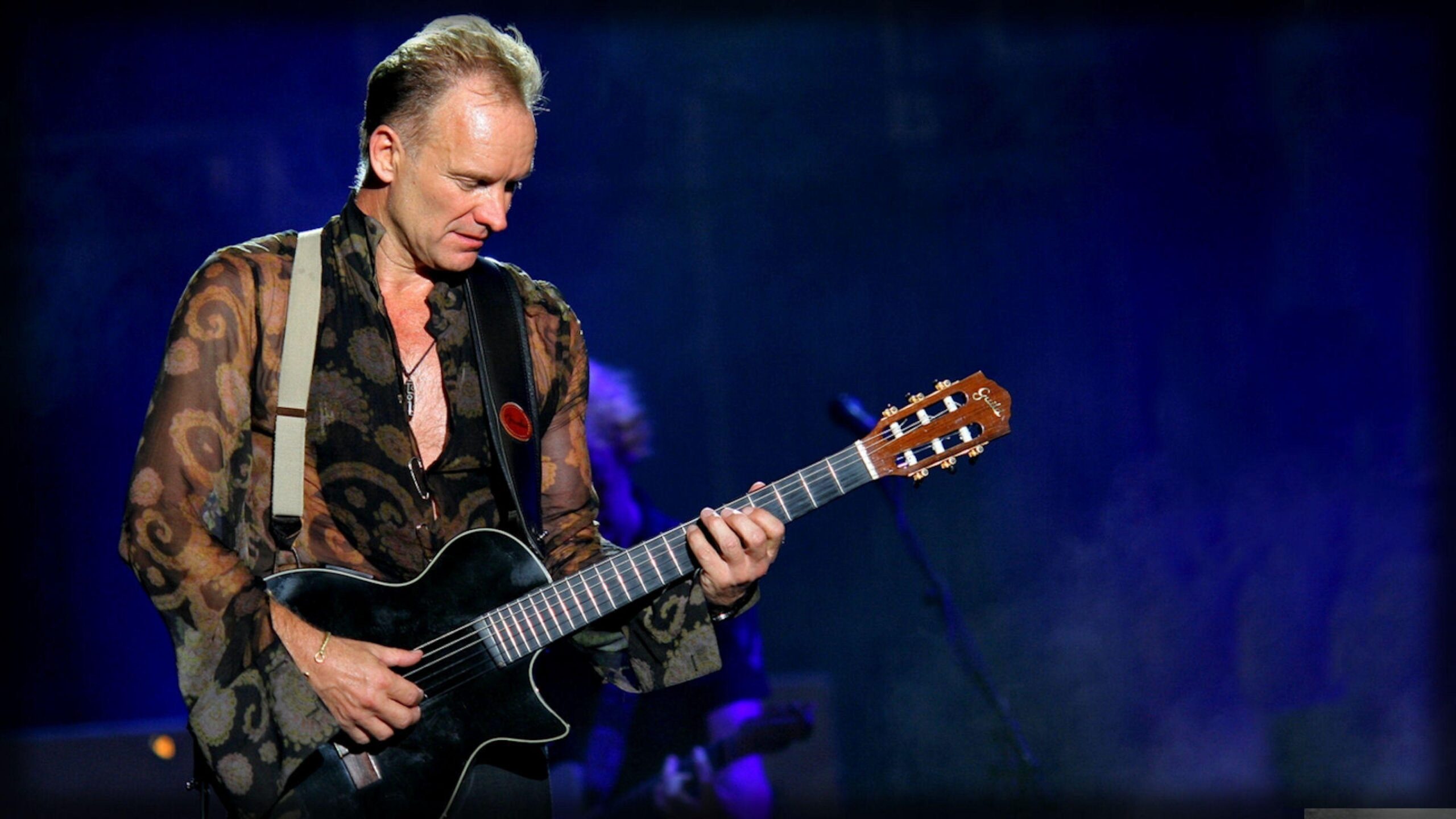 Download Wallpapers Sting, Guitar, Play, Shirt, Show 4K