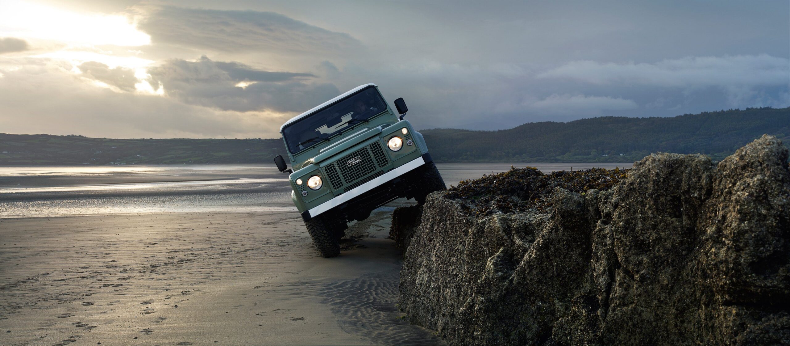 2015 Land Rover Defender 9