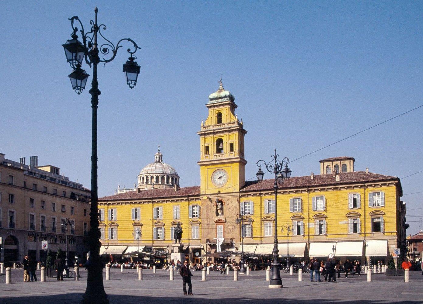 Monuments: PARMA ITALY CINZIA Monument Architecture Free