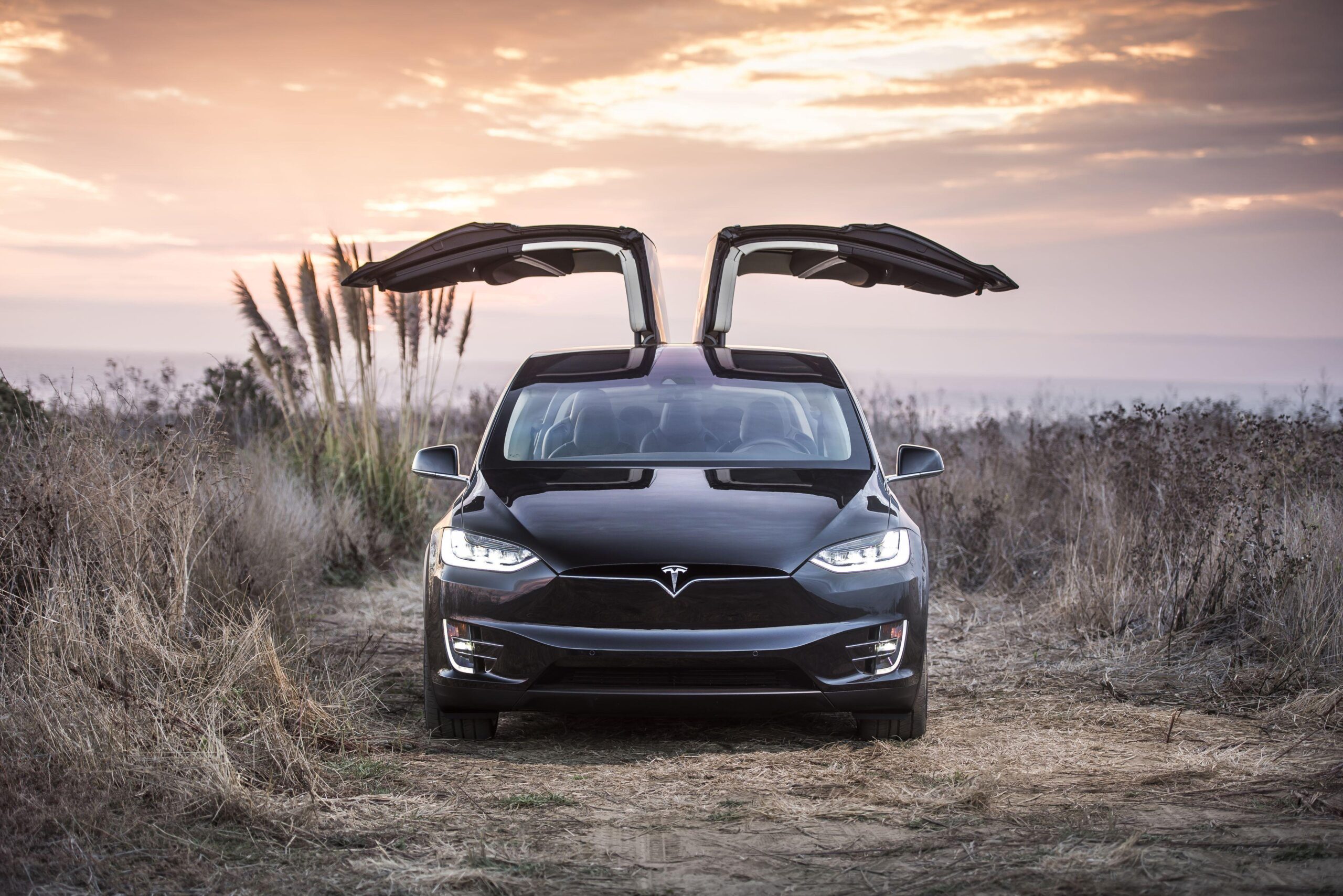 Wallpapers Wednesday: Tesla Model X Black & Red