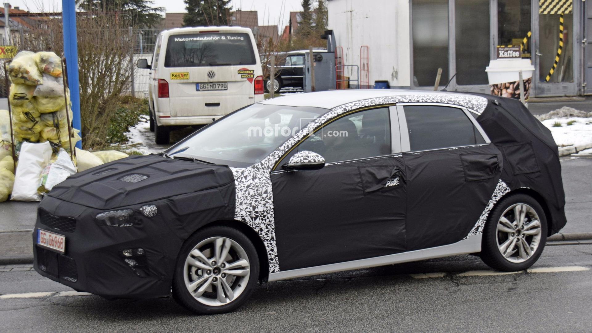 2018 Kia cee’d spied inside and out