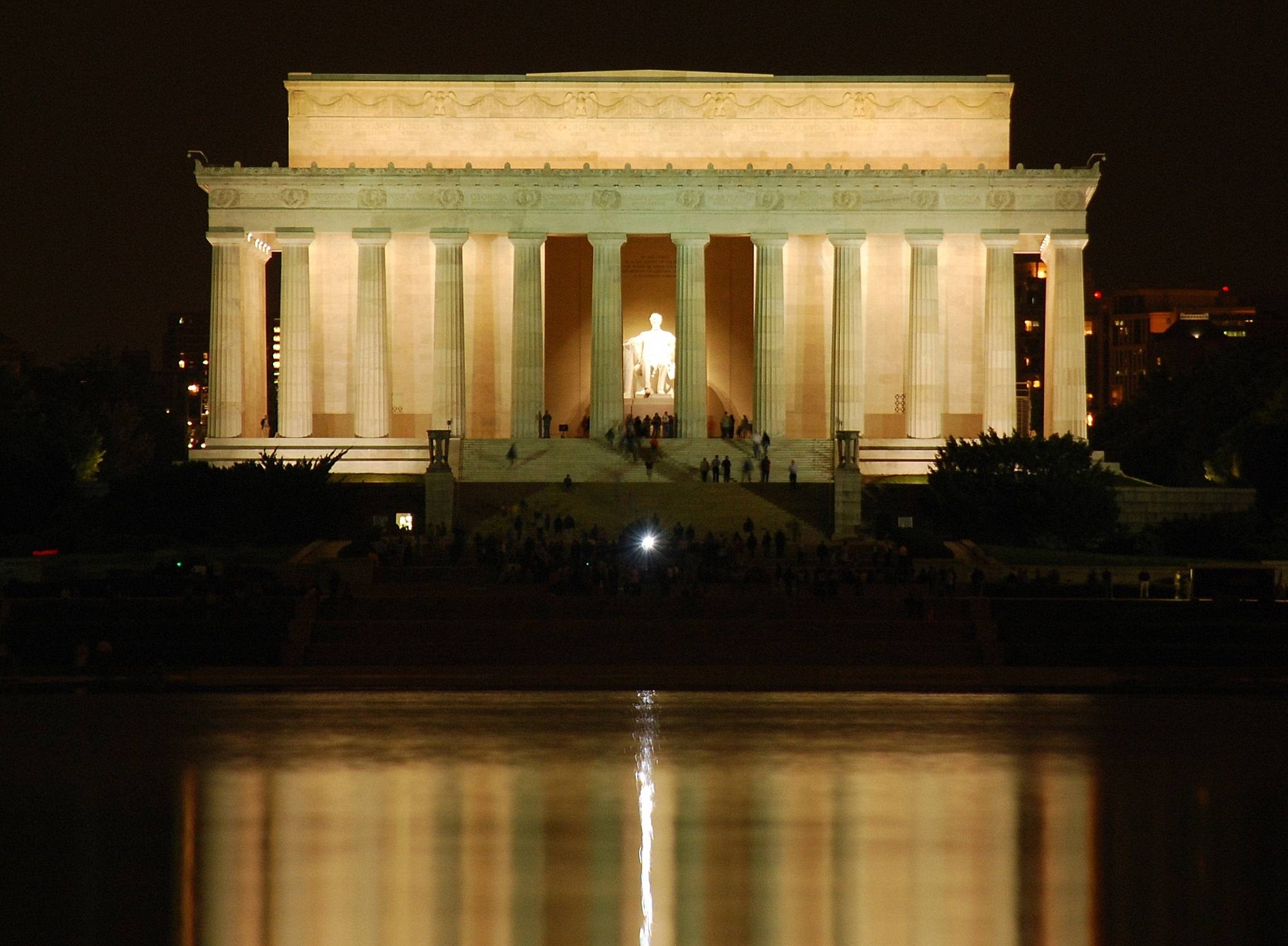 Trends For > Abraham Lincoln Memorial At Night