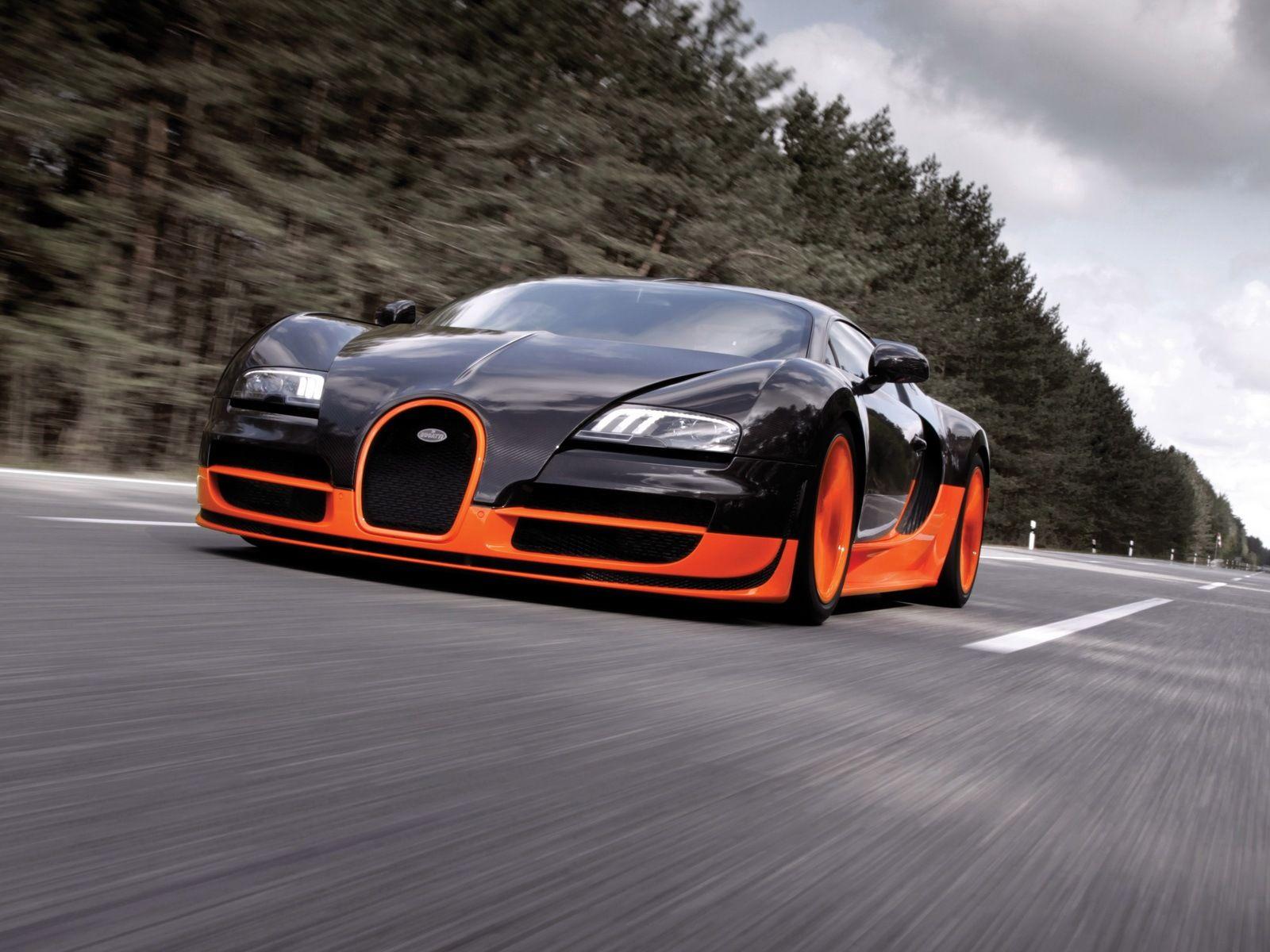 Landspeed worldrecord with the Bugatti Veyron 16.4 Super Sport