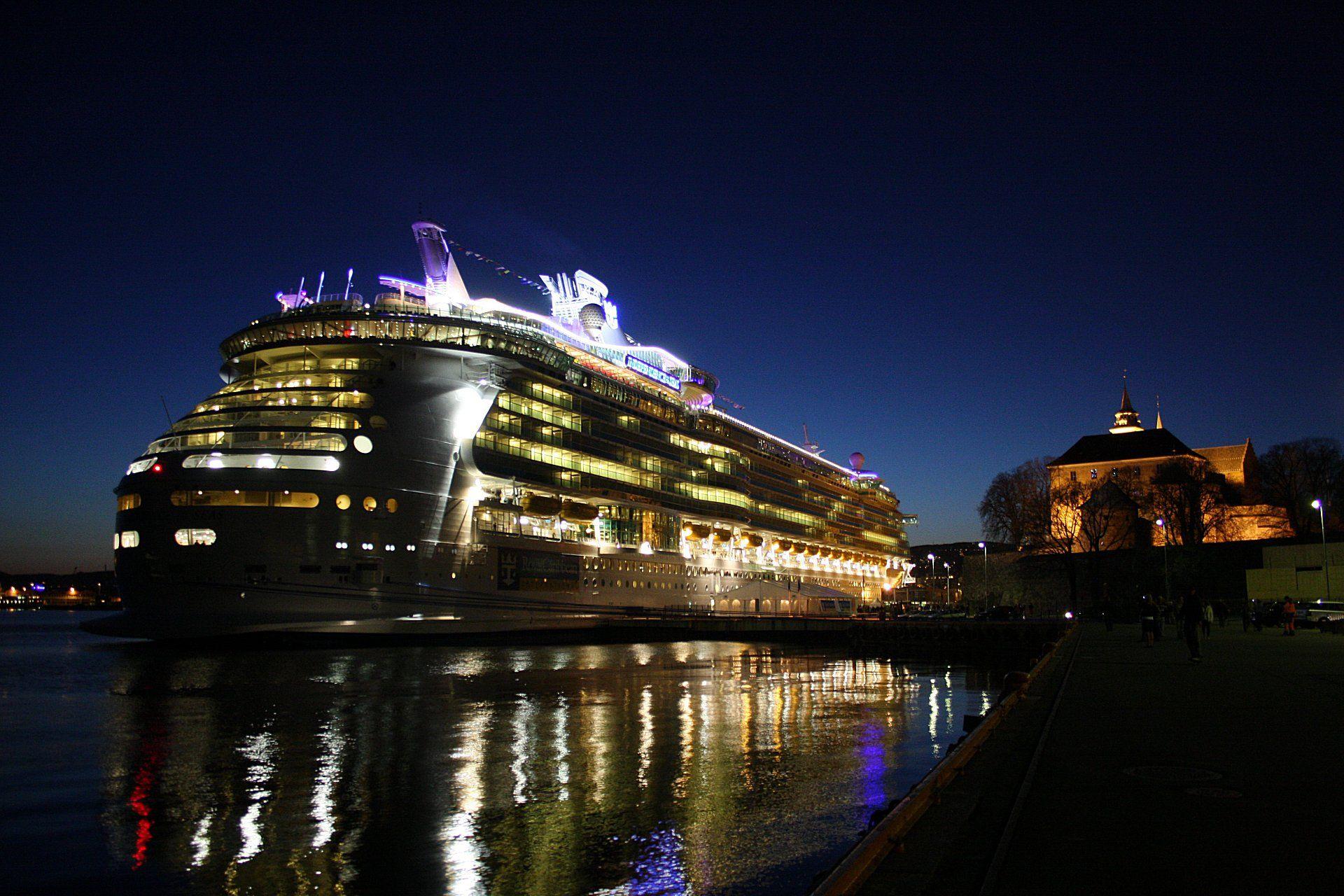 Independence Of The Seas in Oslo by VampBea