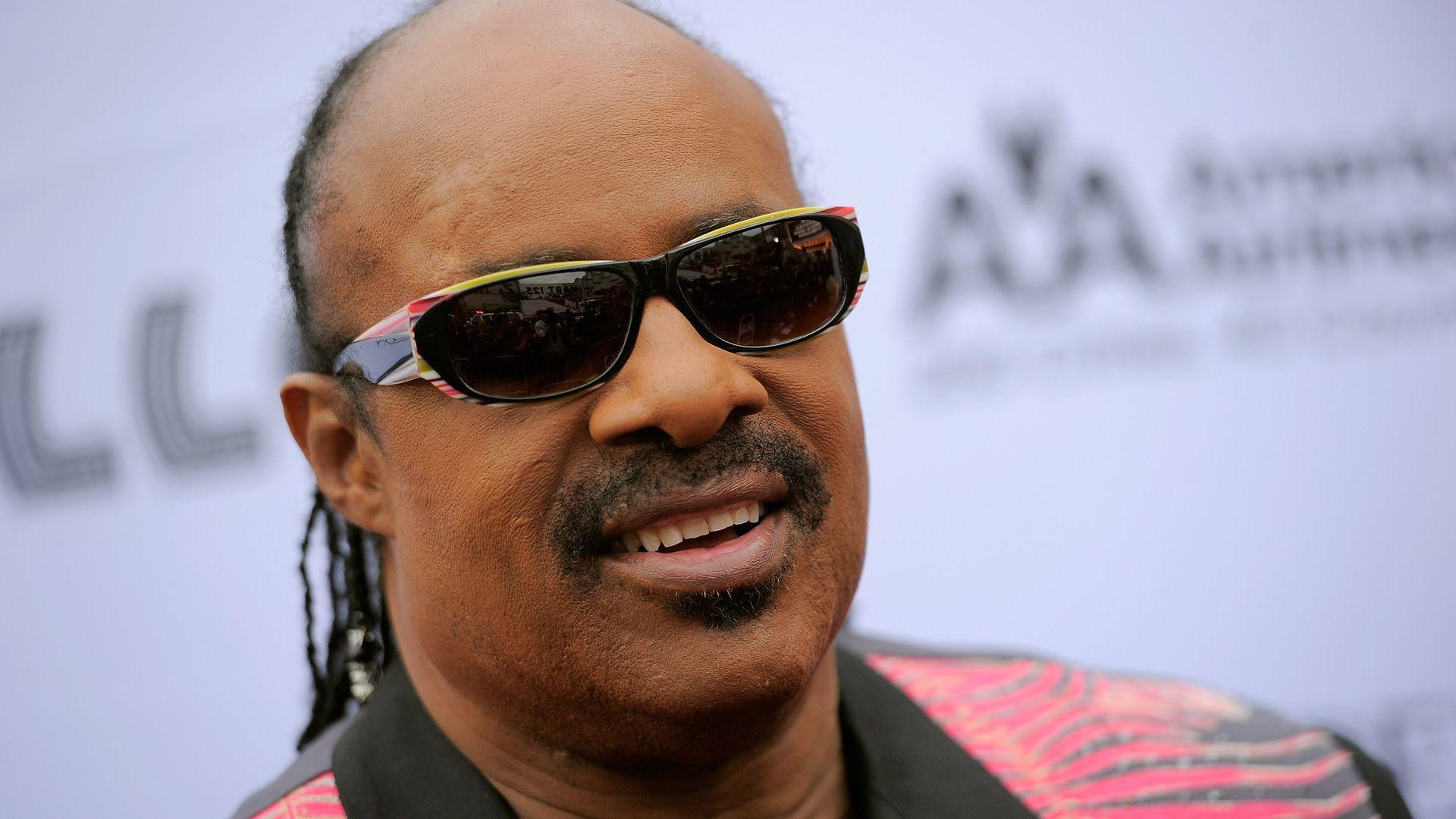 5 HD Stevie Wonder Wallpapers