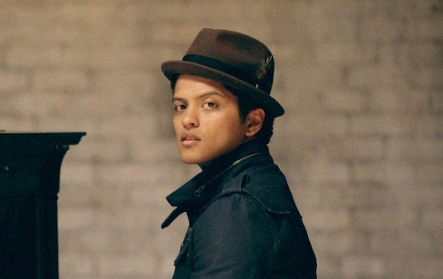 6 Bruno Mars HD Wallpapers