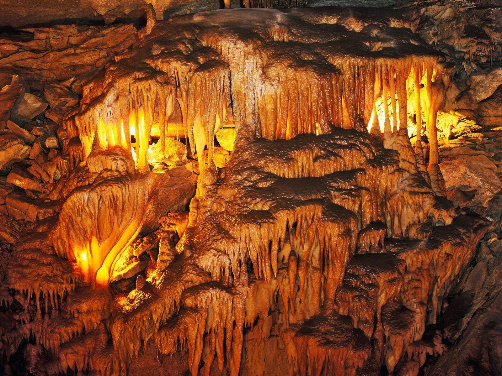 FAMOUS CAVES]Solution caves are one of the earth’s most common