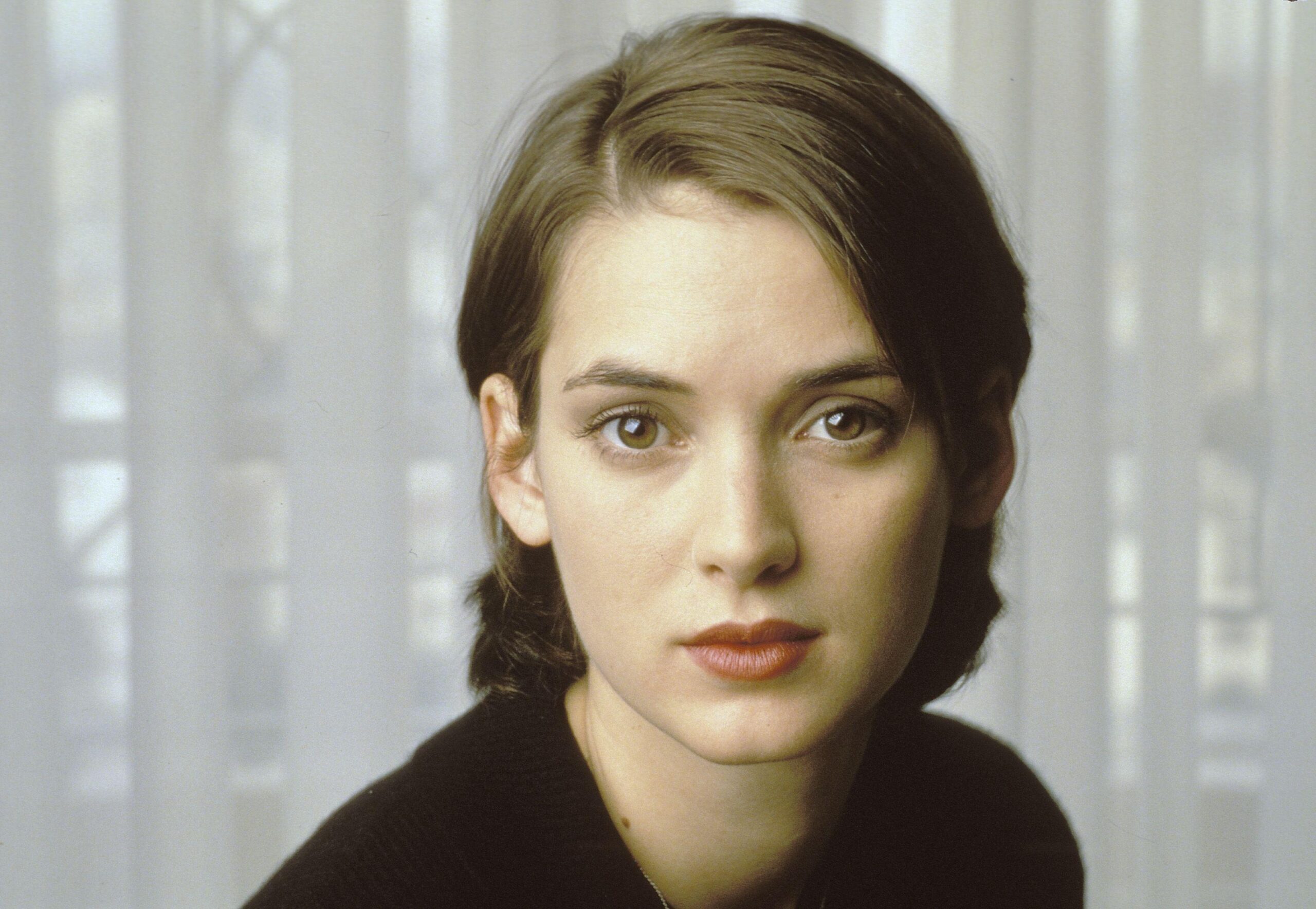 Winona Ryder Wallpapers Image Photos Pictures Backgrounds