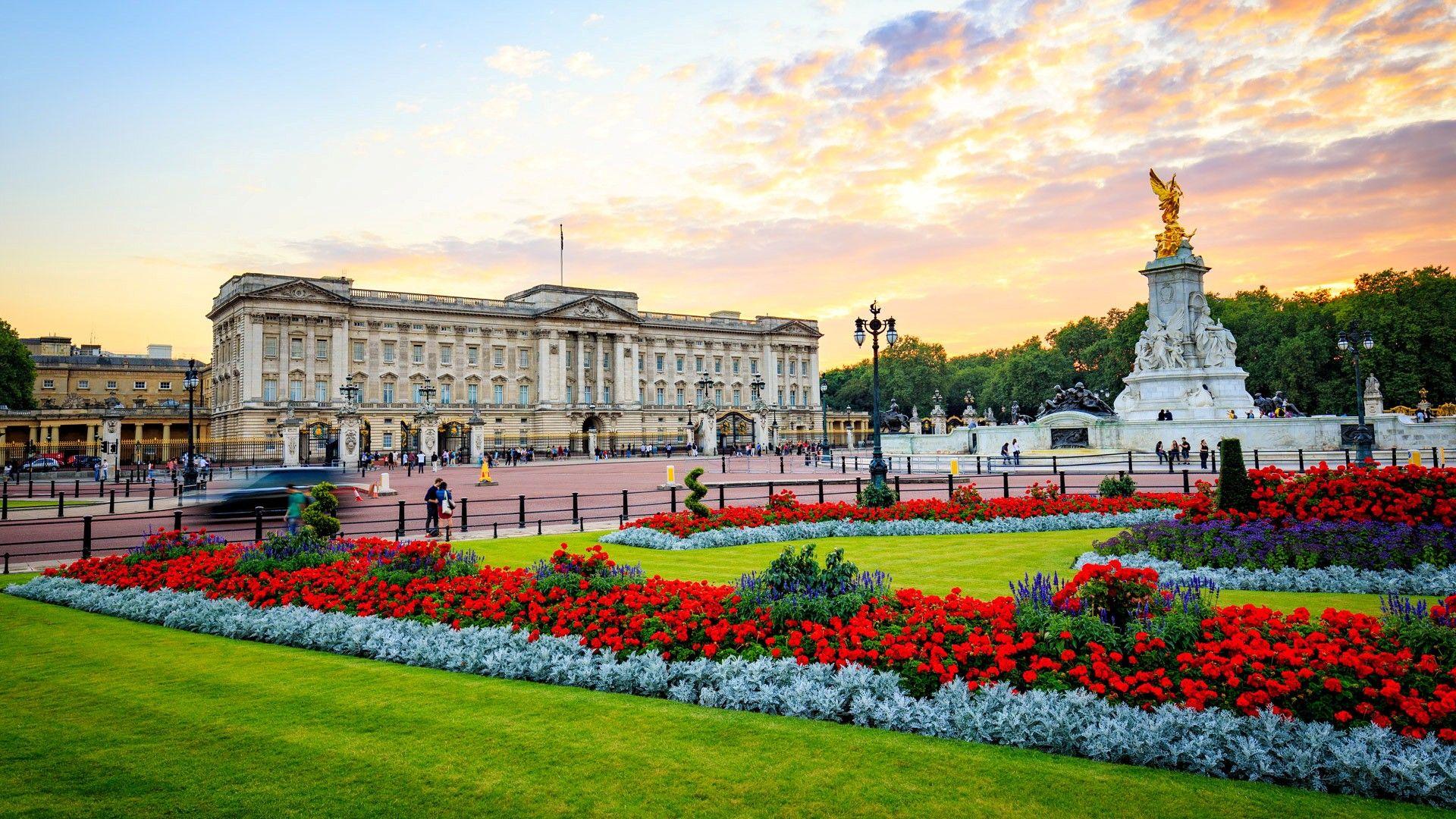 Famous Buckingham Palace in England