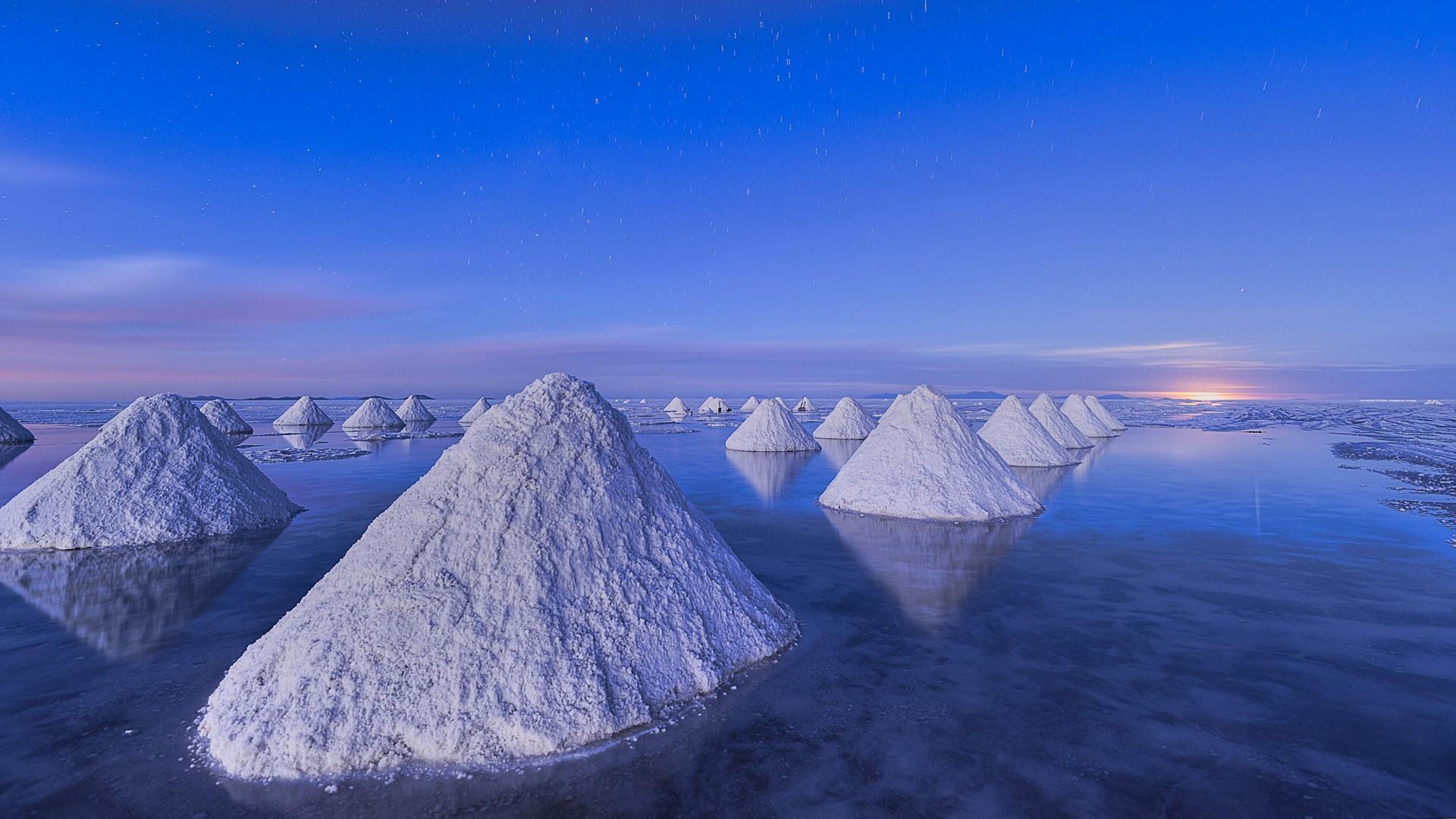 Salar De Uyuni Salt Piles HD Wallpapers