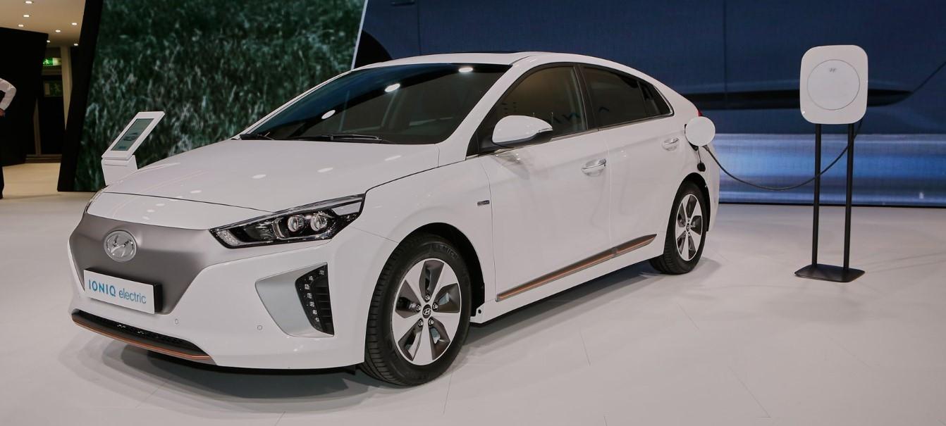 2019 Hyundai Ioniq Front HD Wallpapers