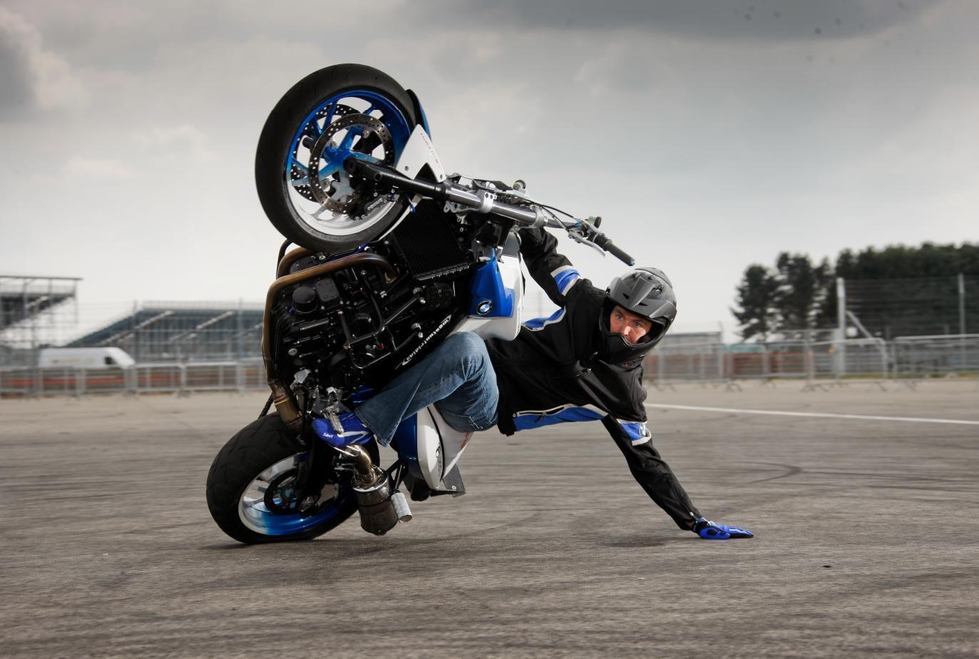 Dangerous Bike Stunt In 2017 HD Wallpapers 15