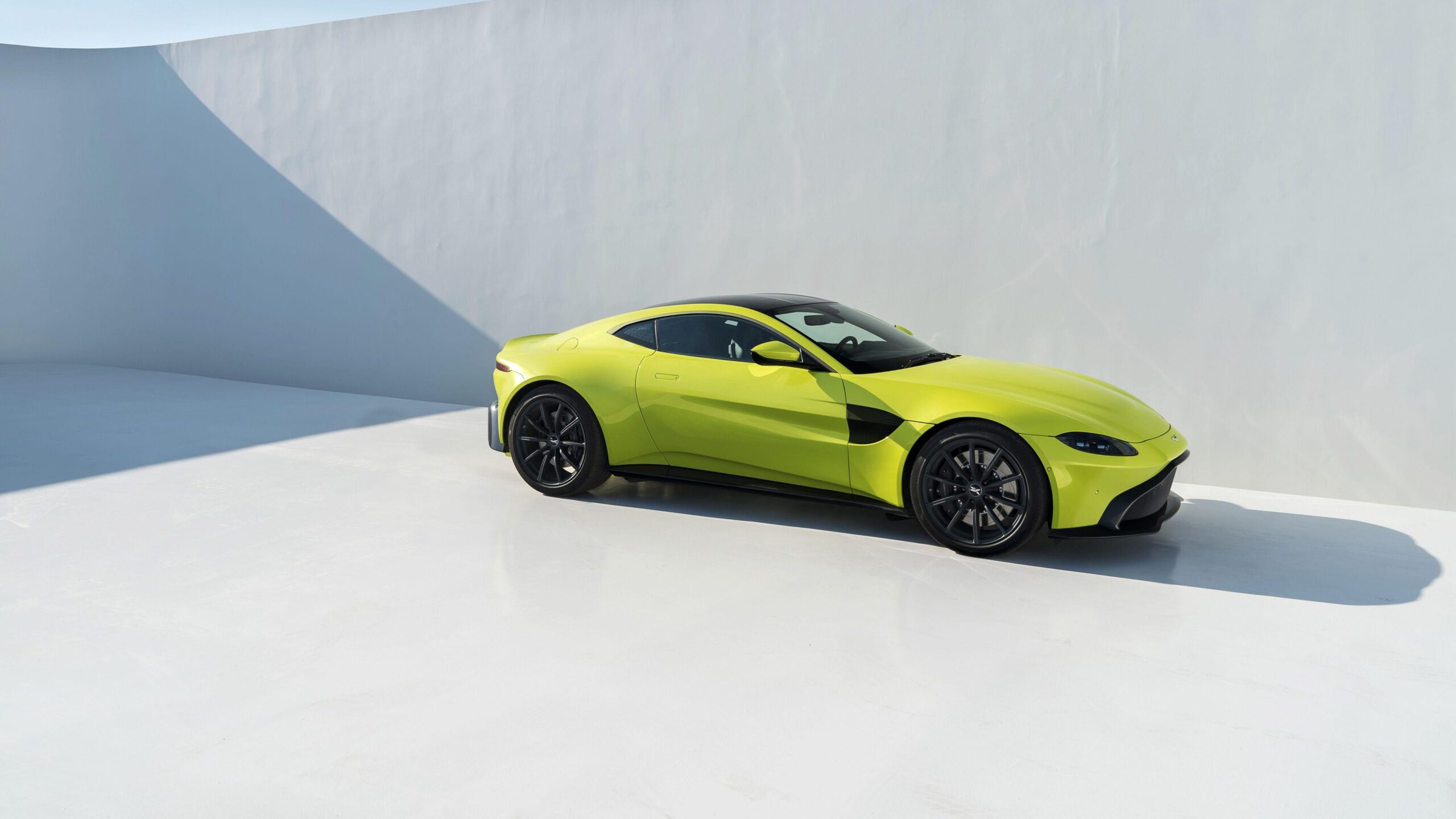 2018 Aston Martin Vantage 4K 5 Wallpapers