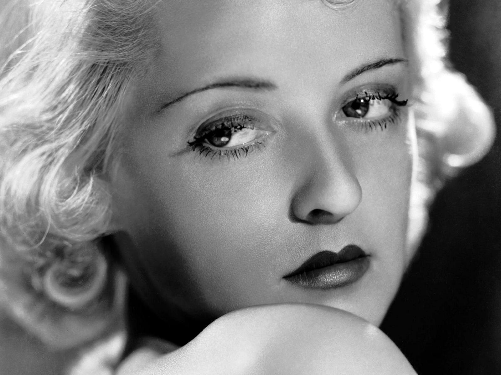 Bette Davis photo 23 of 79 pics, wallpapers