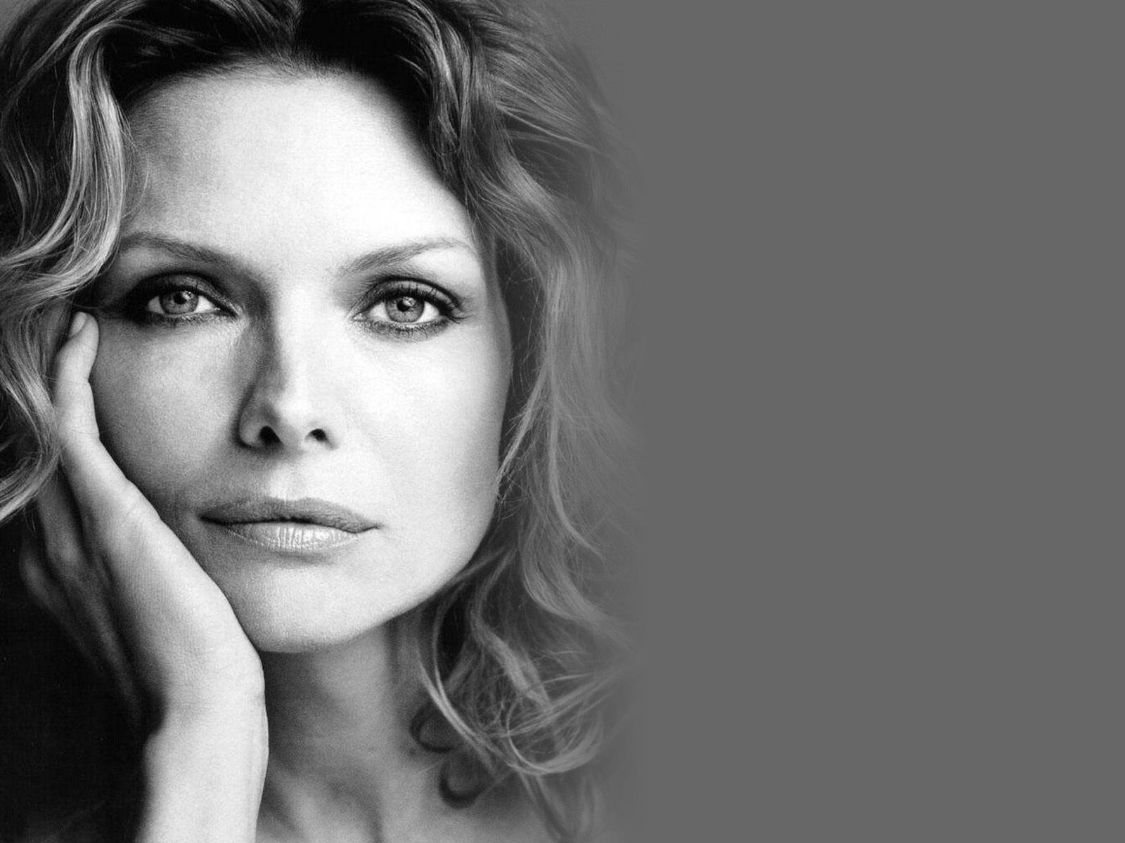 Michelle Pfeiffer HD Wallpapers