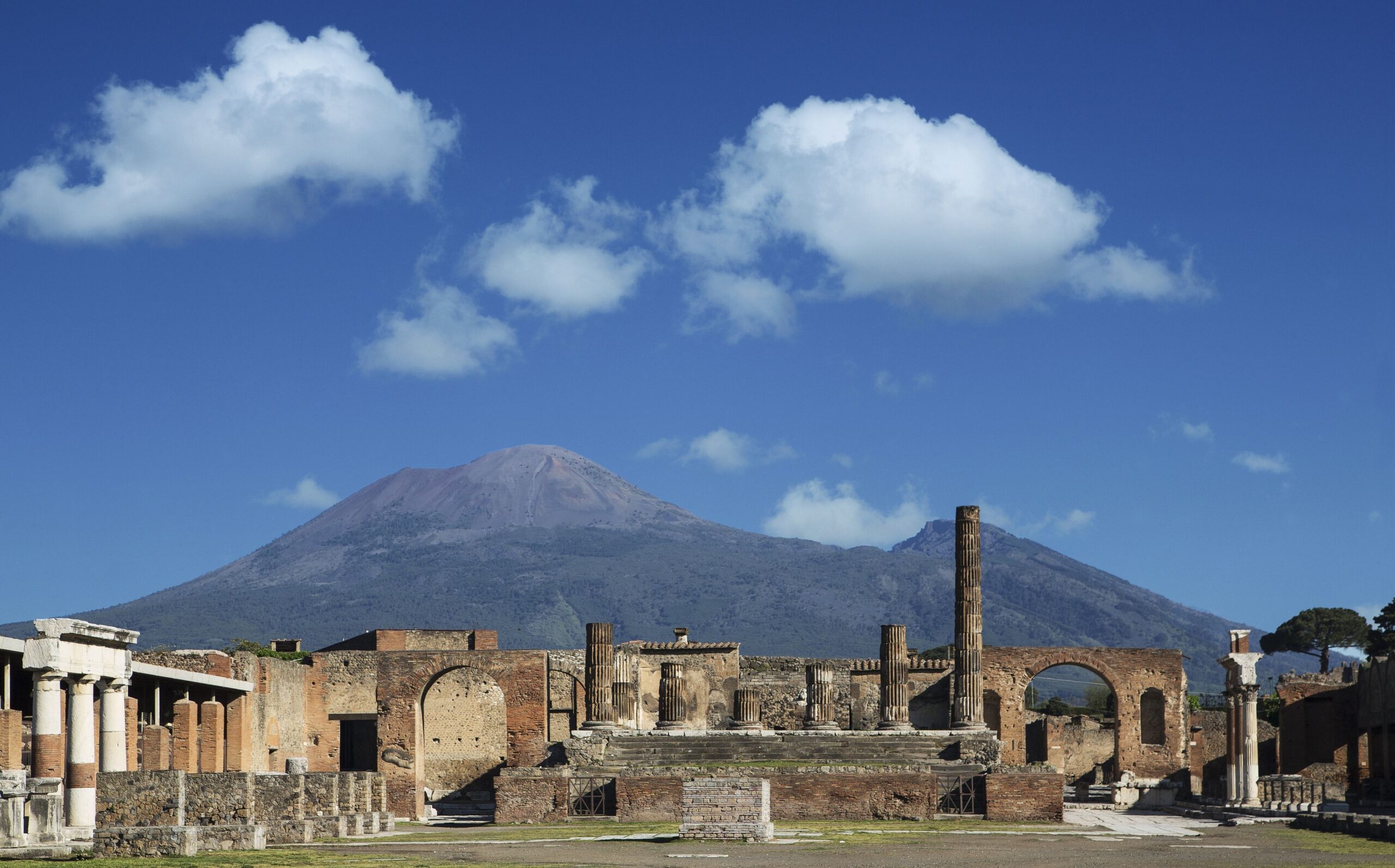 Blue Skies Of Pompeii Wallpapers Elegant Pompeii Excavations