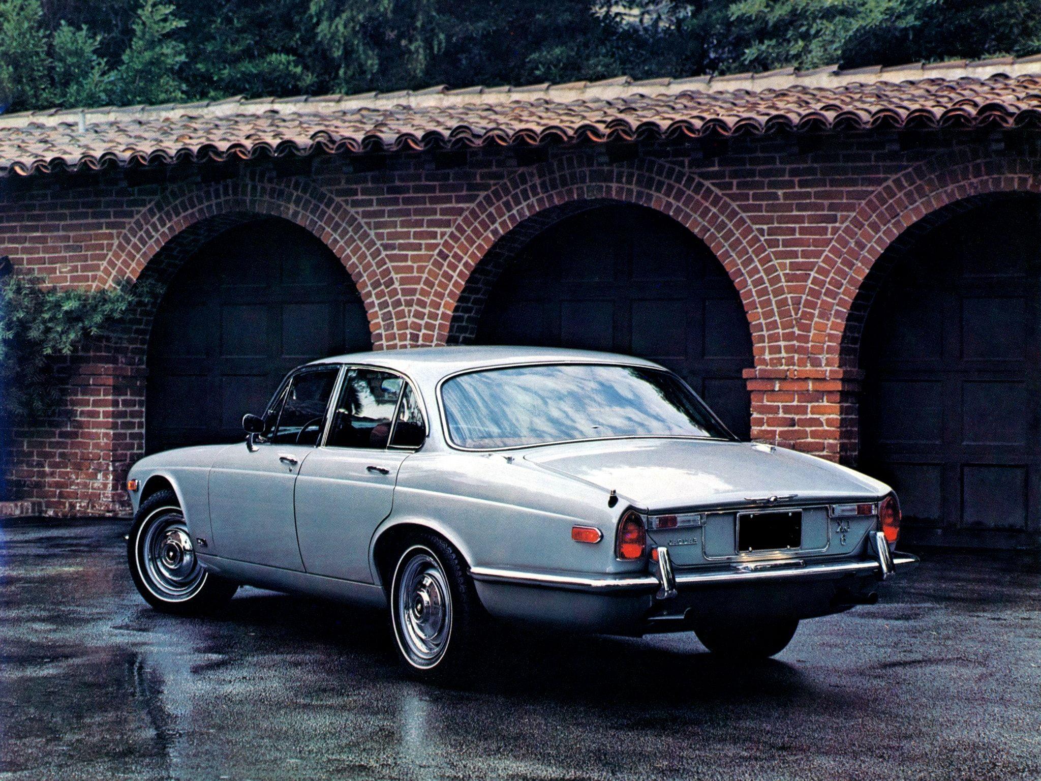 1968 Jaguar XJ6 HD Desktop Wallpapers