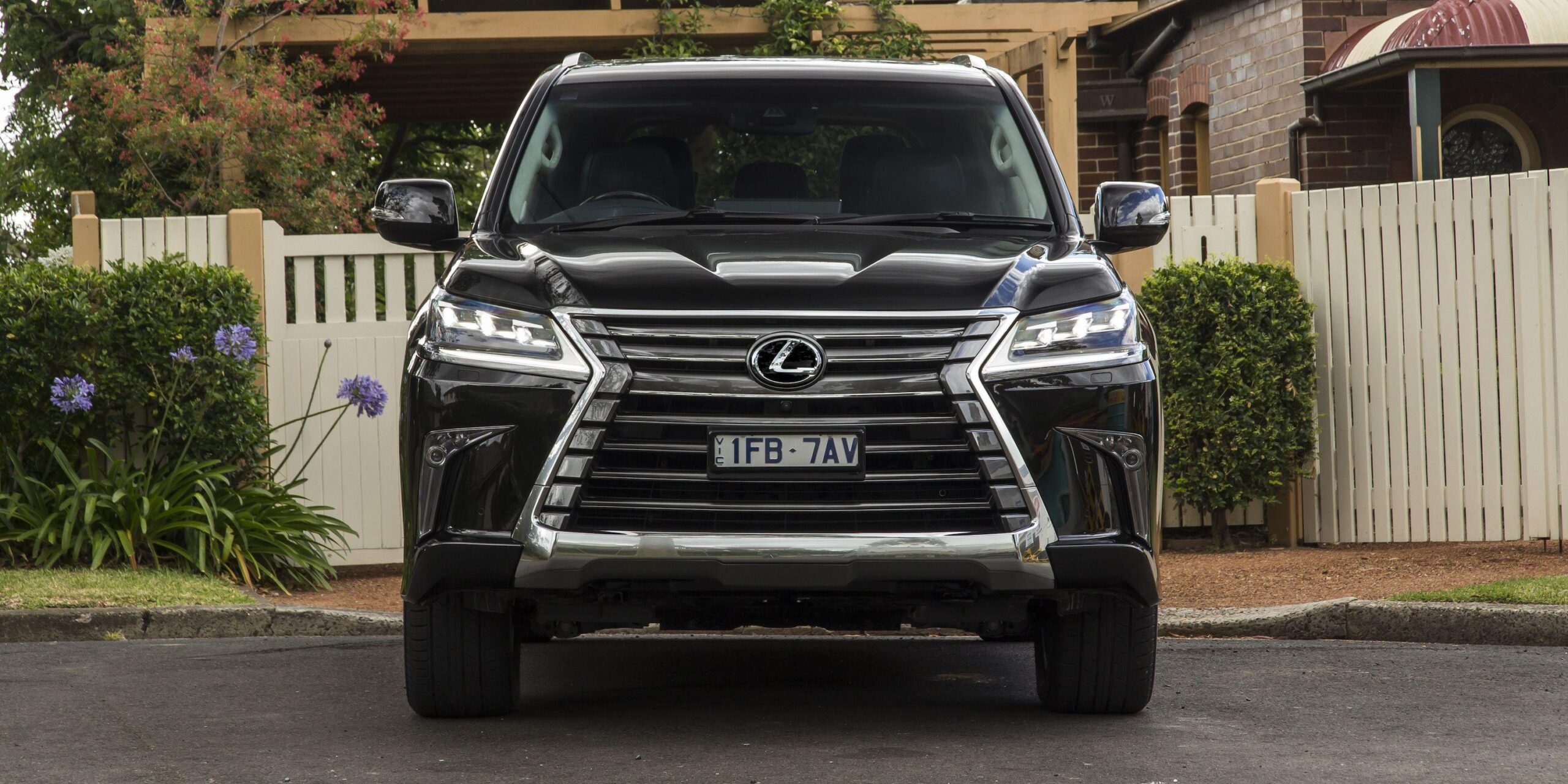 Lexus LX 570 Front View wallpapers 2018 in Lexus