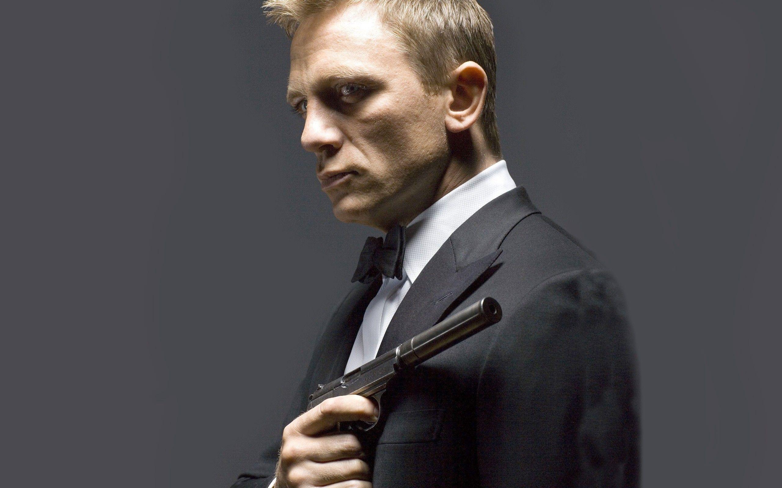 Daniel Craig Wallpapers Free Download HD Hollywood Celebrities Image