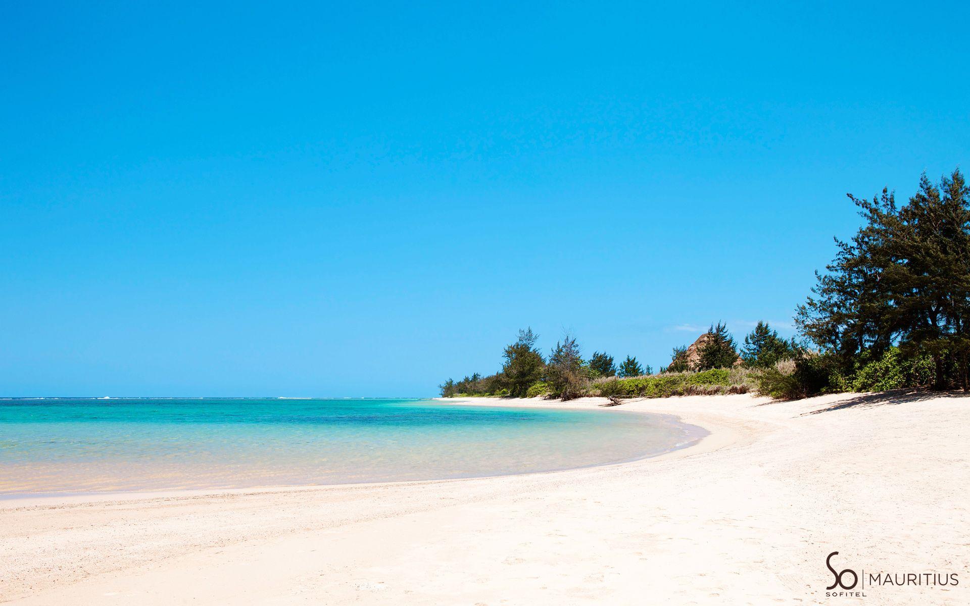 A turquoise lagoon on the Southern coast of Mauritius wallpapers