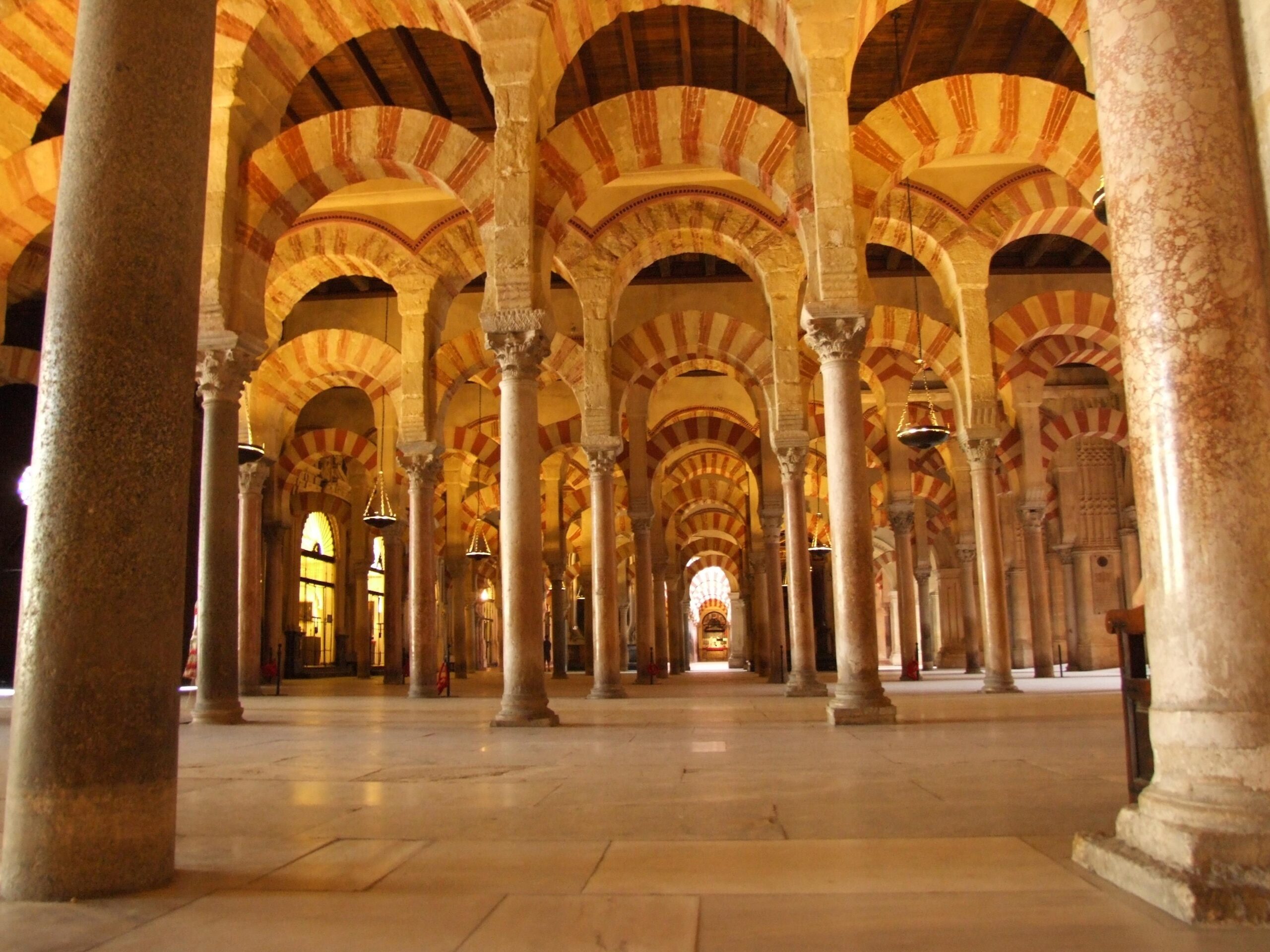 File:Inside the Cathedral