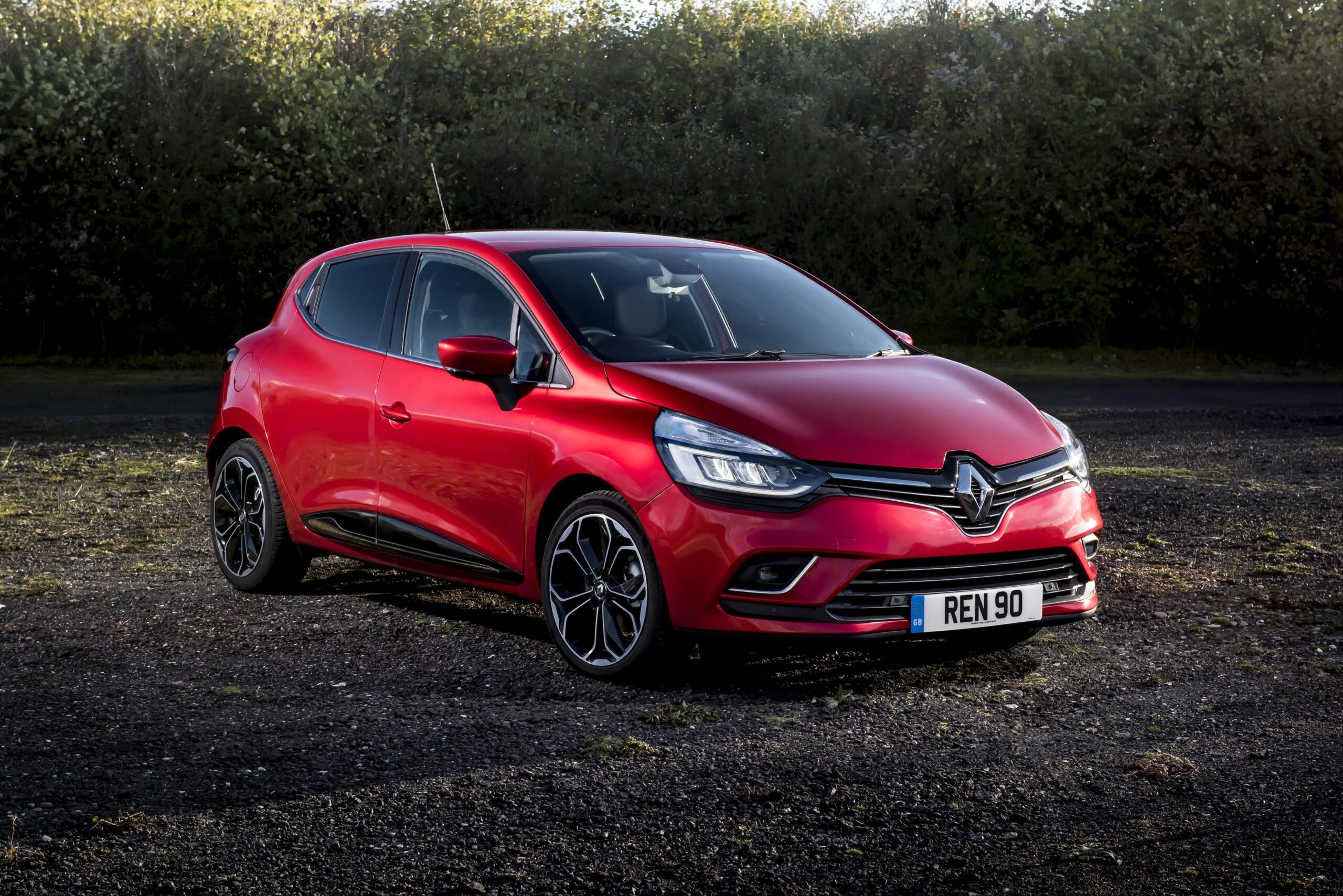 16 Renault Clio HD Wallpapers