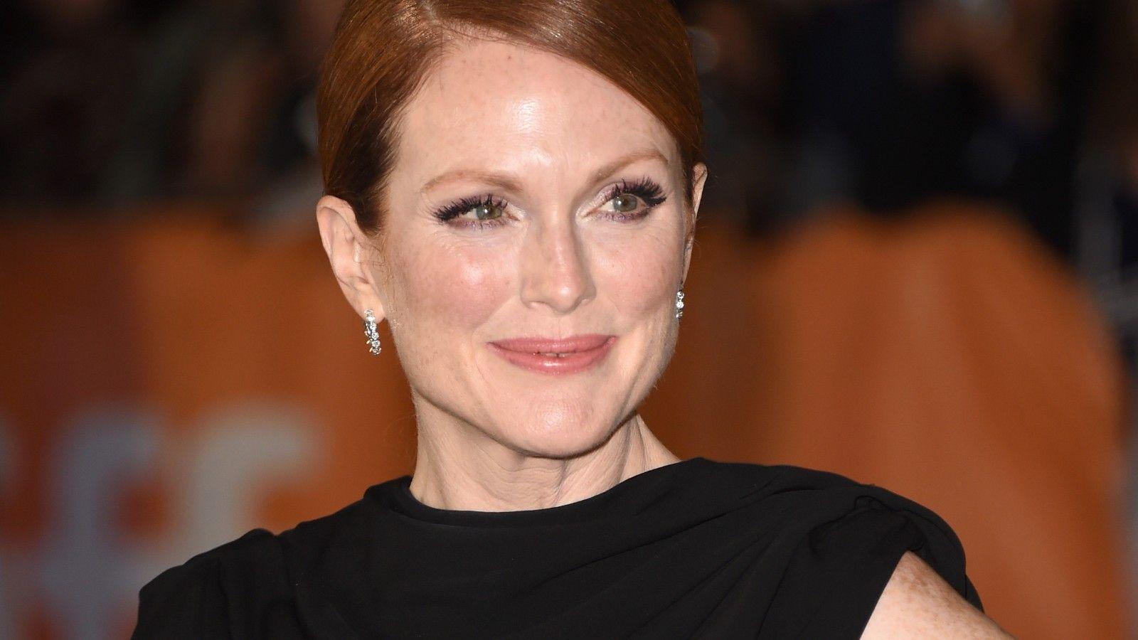 Julianne Moore: Rename my high school