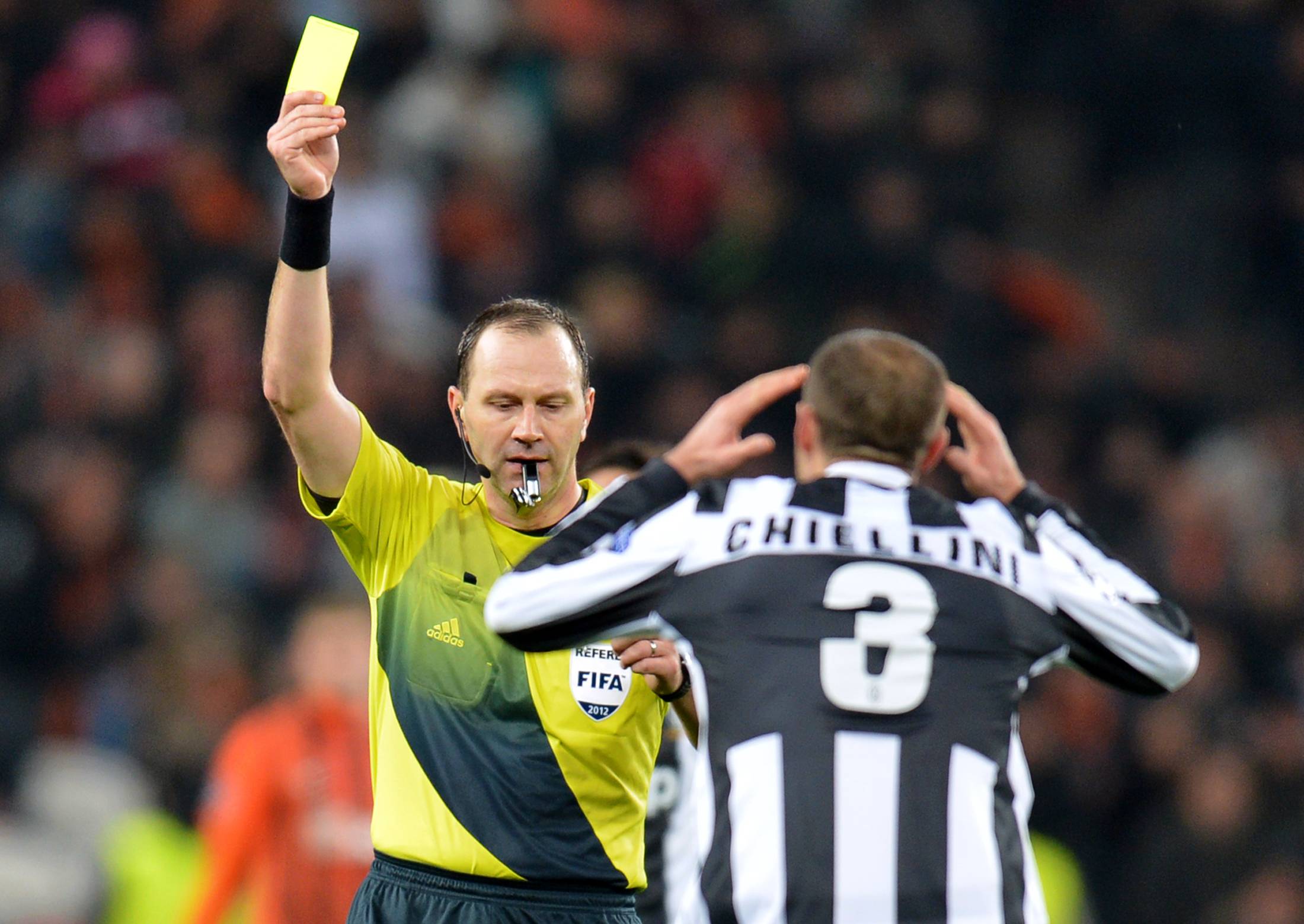 The halfback of Juventus Giorgio Chiellini gets a yellow card 050286