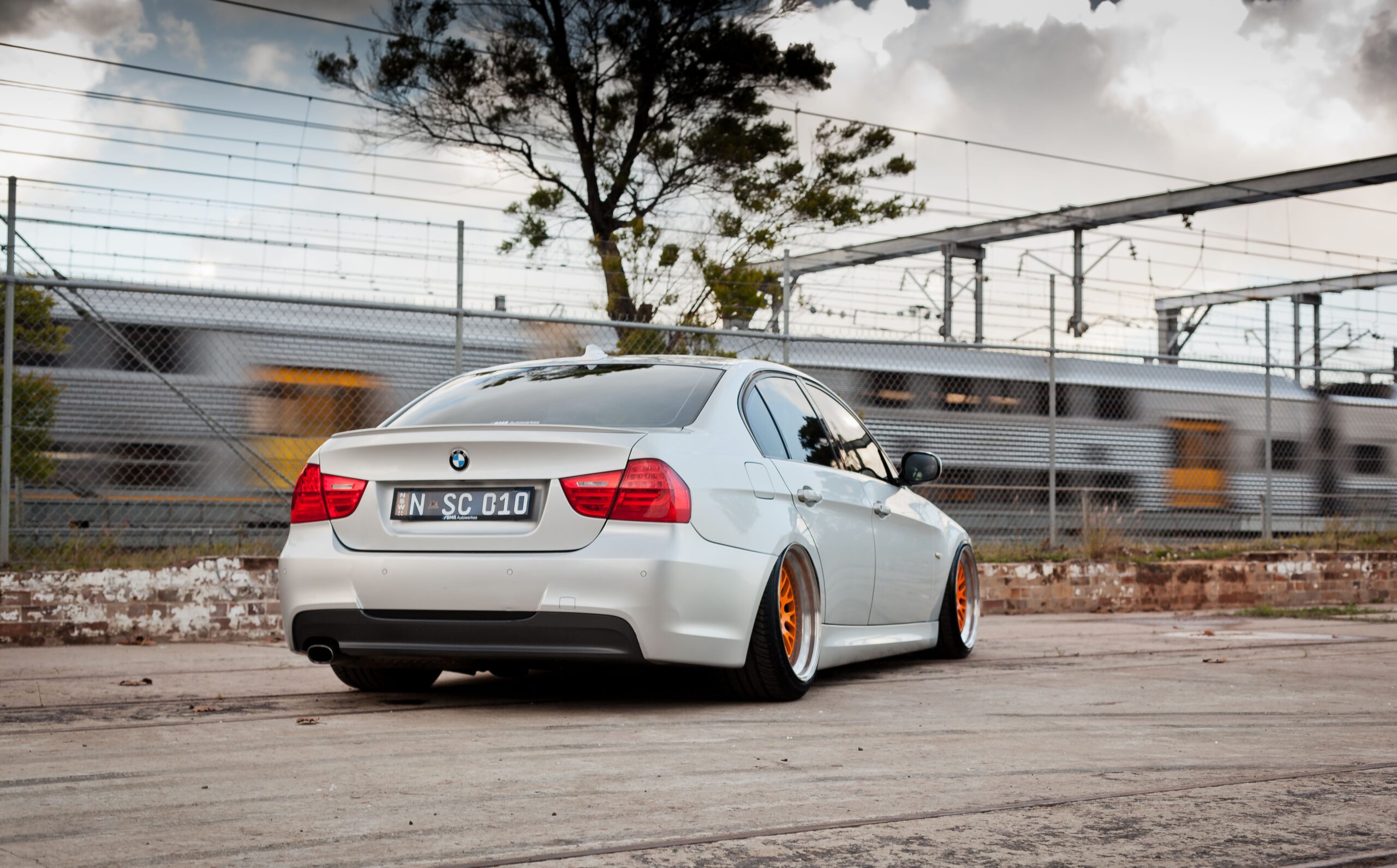 Photo BMW E90 320d White Cars Back view