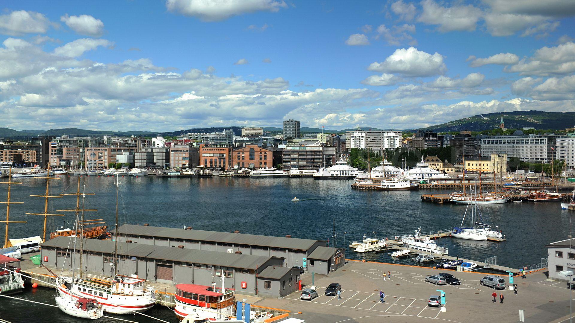 Ships in the harbor in Oslo wallpapers and image