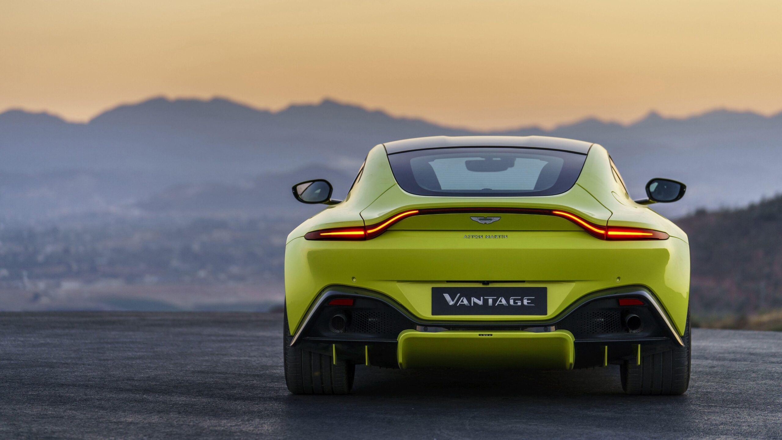 2018 Aston Martin Vantage 4K 6 Wallpapers