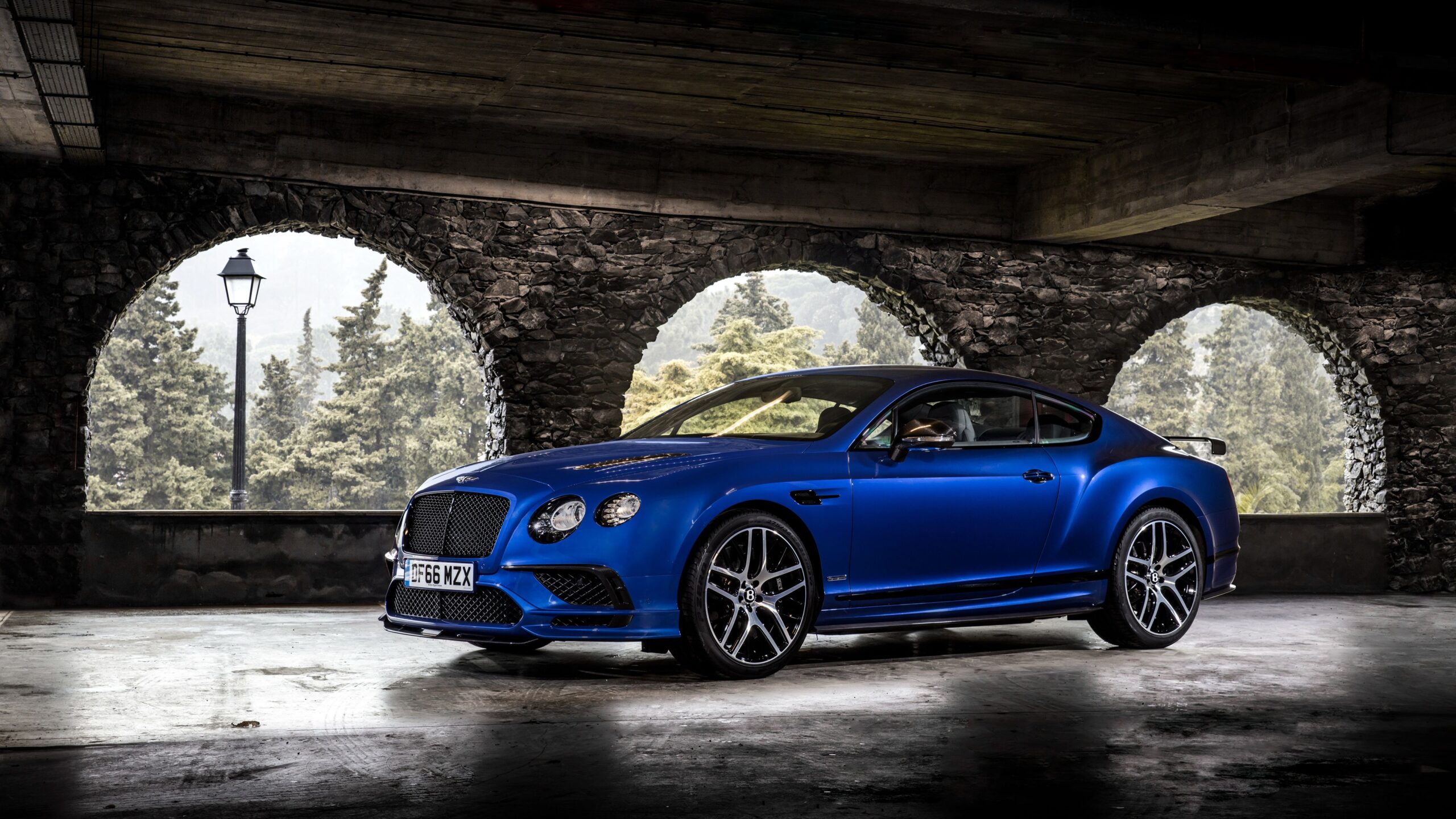 Bentley Continental Supersports 4K Wallpapers