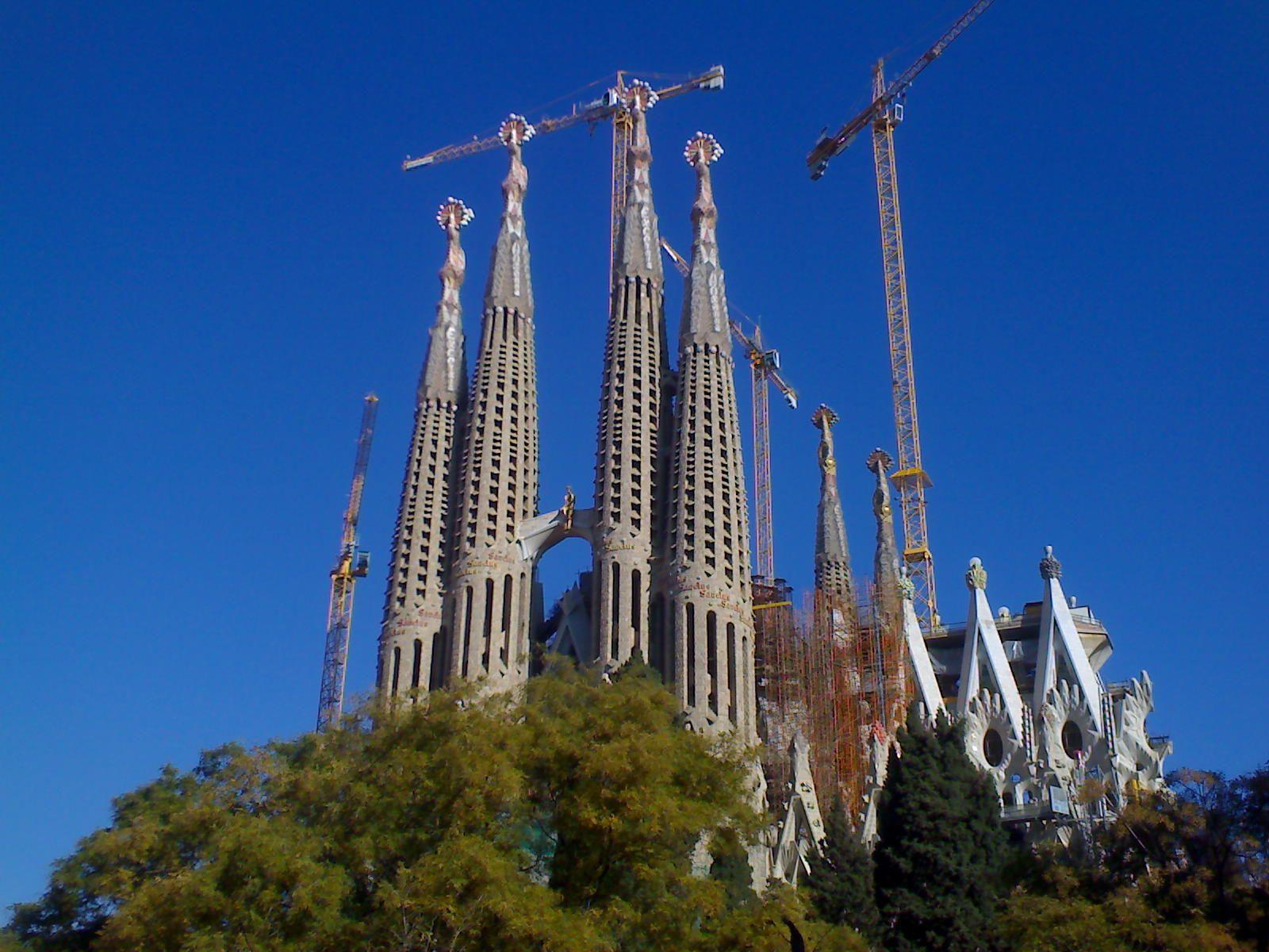 Architecture image La Sagrada Familia HD wallpapers and backgrounds