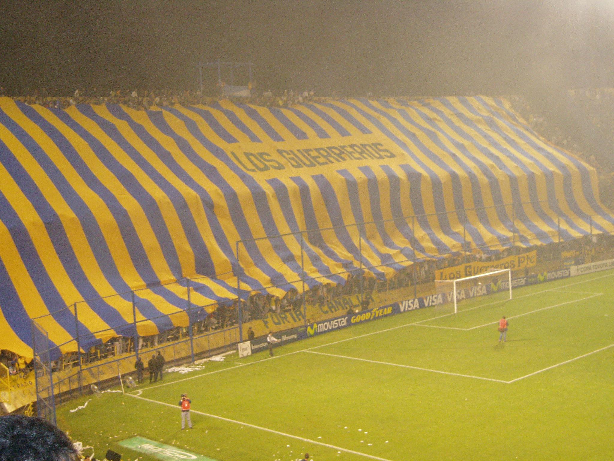 Archivo:Hinchada de Rosario Central Bandera151