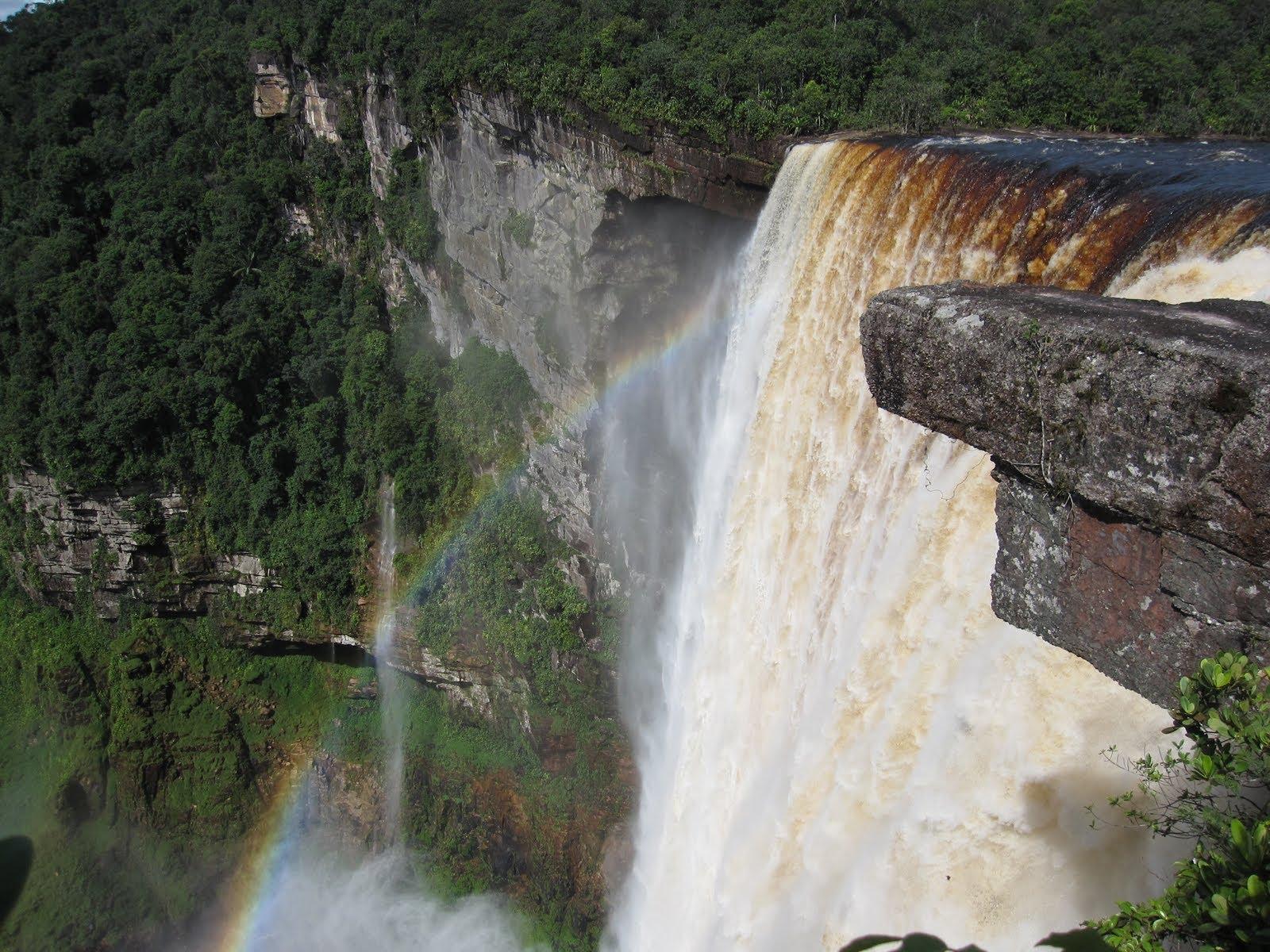 File:Kaieteur Falls closeup