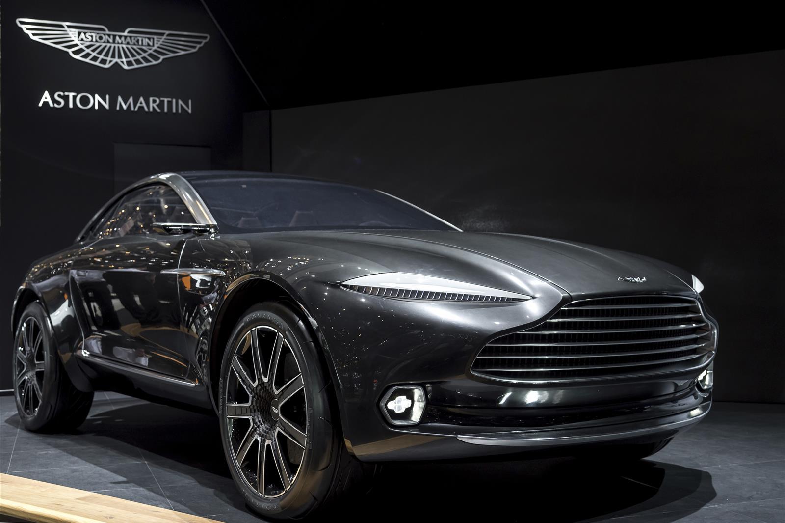 2019 Aston Martin DBX HD Wallapper