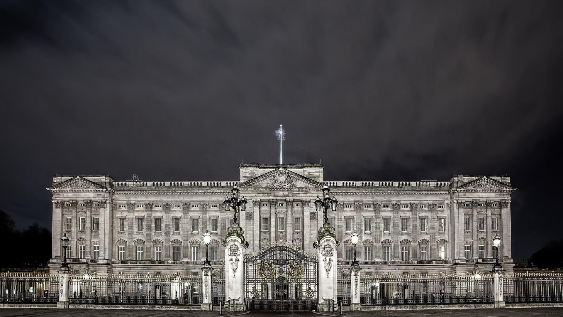 Buckingham Palace At Night Wallpapers