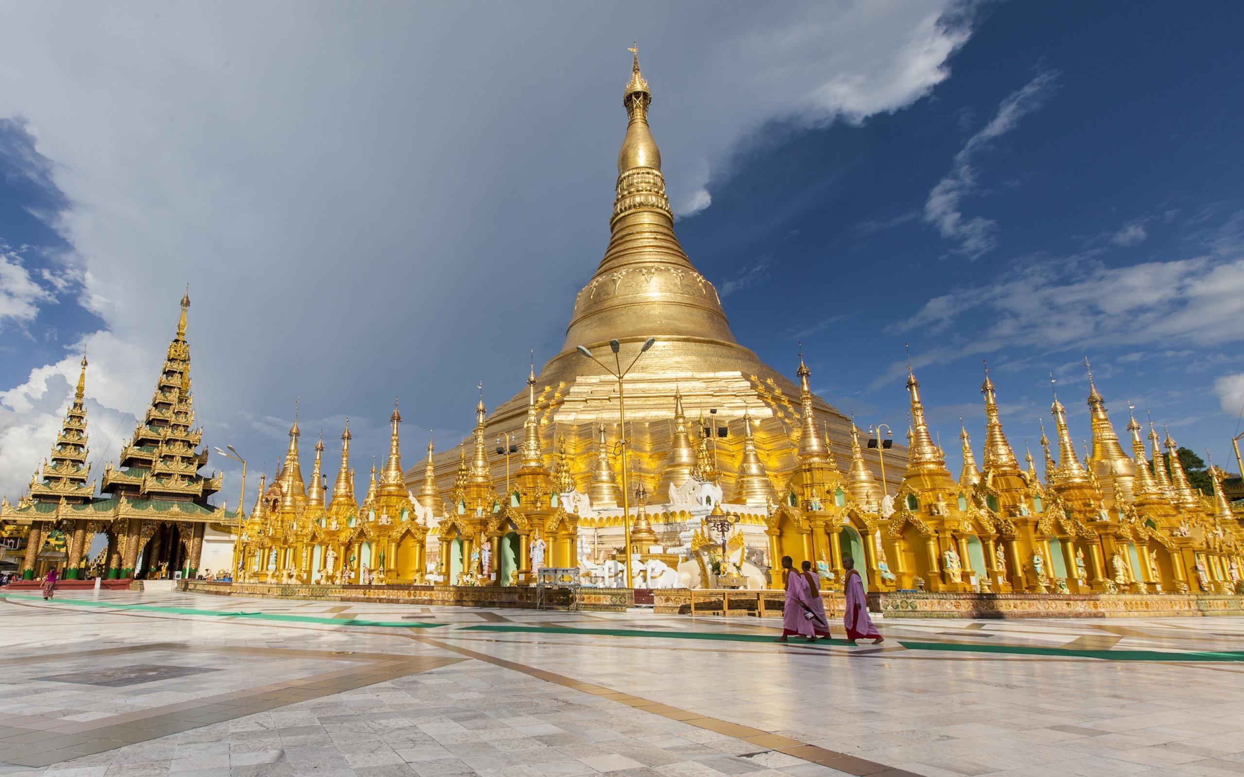 Download wallpapers Yangon, Myanmar, Shwedagon Pagoda, monks for