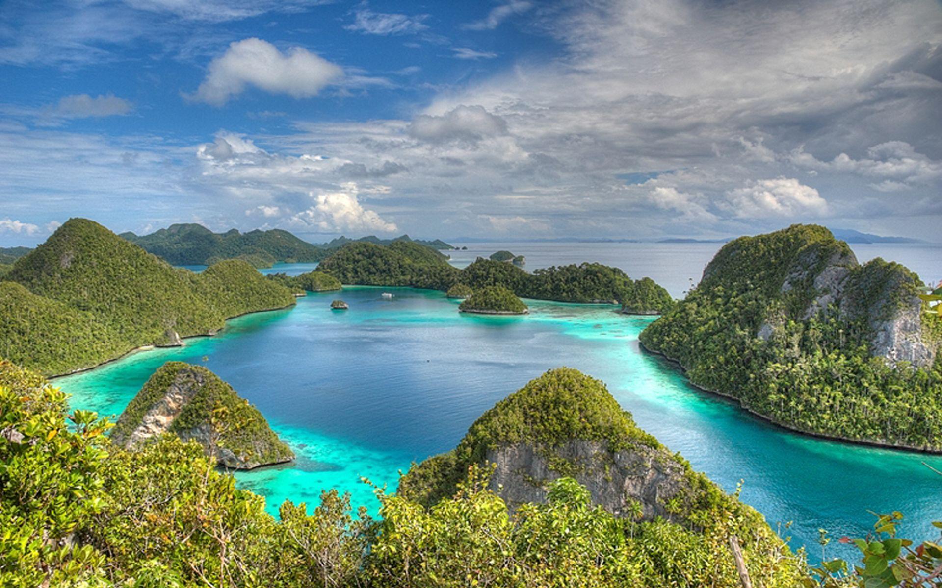 Raja Ampat Indonesia Beautiful Hd Wallpapers Islands With Green